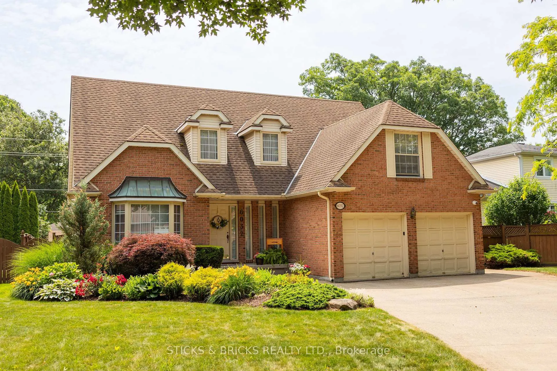 Photo 2 of 6032 Mountaingate Drive, Niagara Falls, Church's Lane — HOMEH
