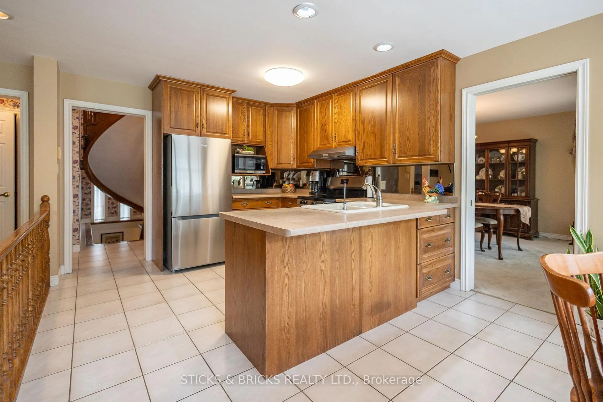 Photo 8 of 6032 Mountaingate Drive, Niagara Falls, Church's Lane — HOMEH