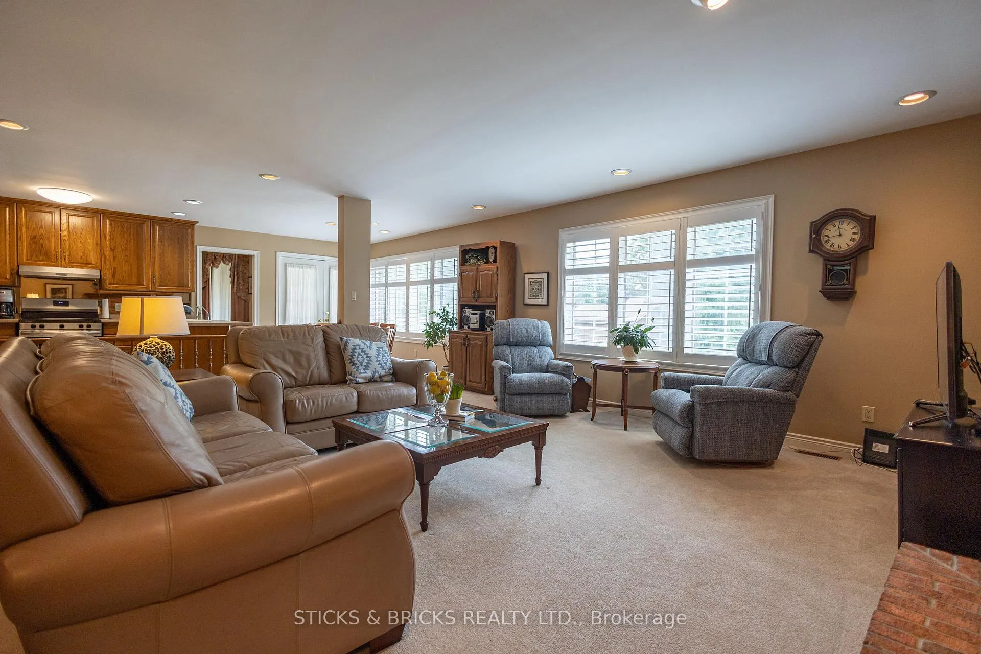 Photo 12 of 6032 Mountaingate Drive, Niagara Falls, Church's Lane — HOMEH