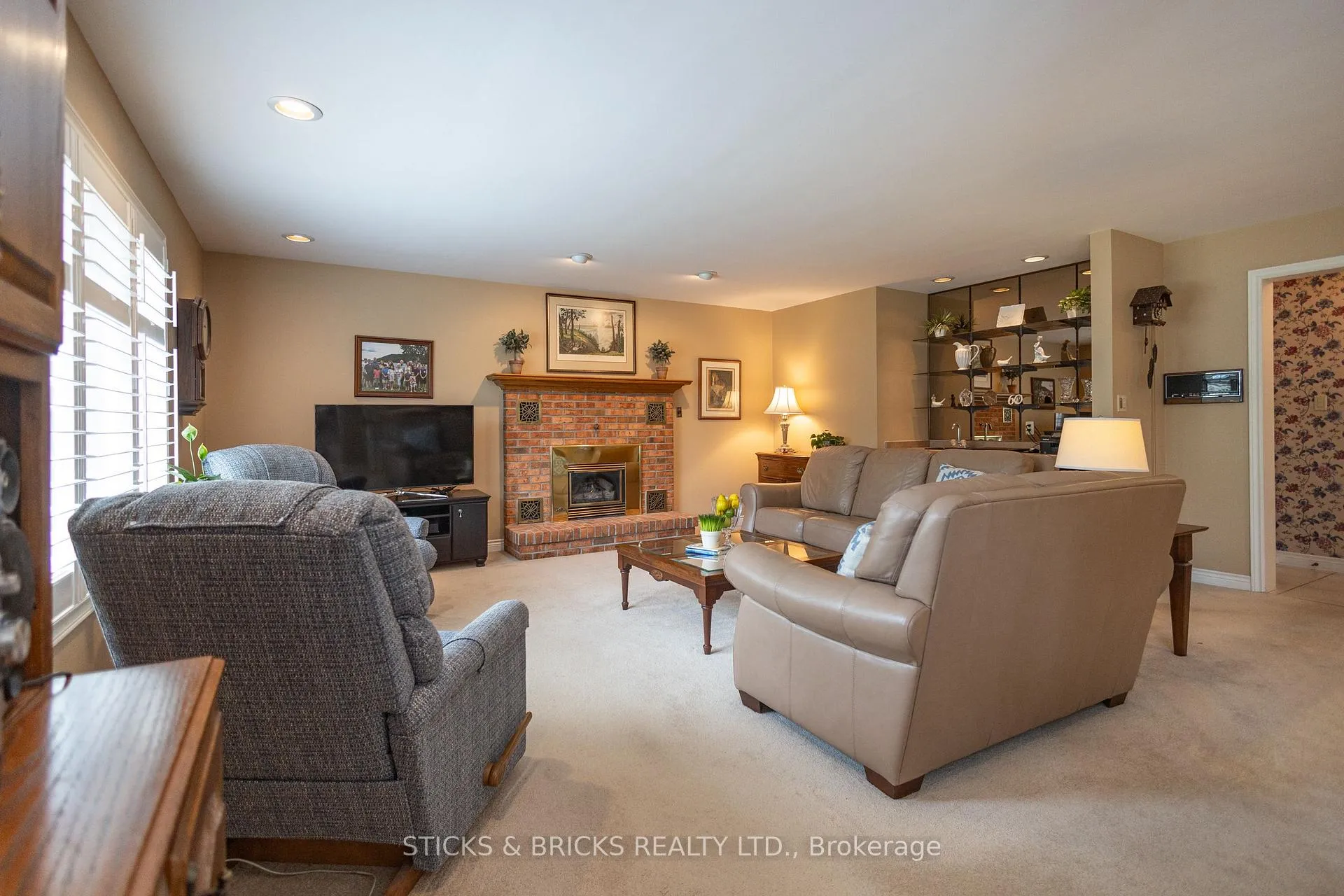 Photo 13 of 6032 Mountaingate Drive, Niagara Falls, Church's Lane — HOMEH