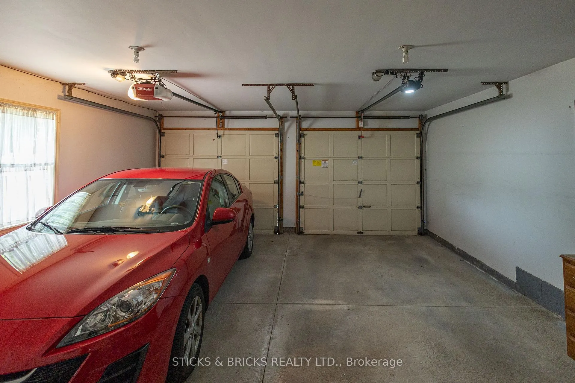 Photo 36 of 6032 Mountaingate Drive, Niagara Falls, Church's Lane — HOMEH