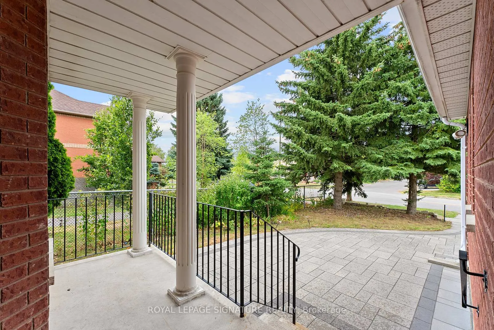 Photo 3 of 35 Mallory Avenue, Markham, Milliken Mills East — HOMEH