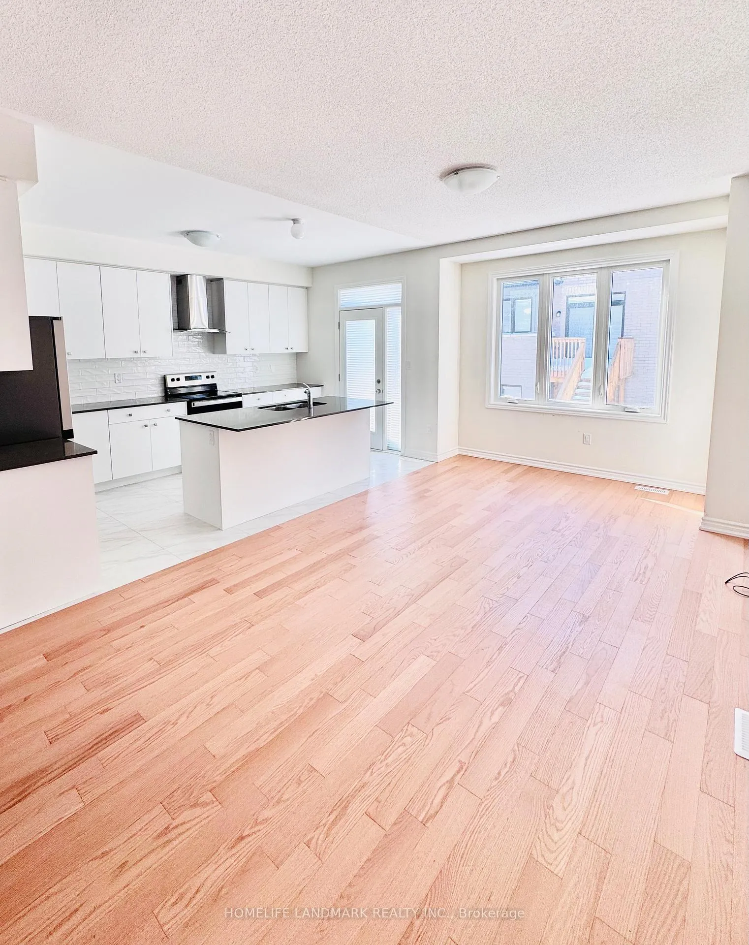 Photo 3 of 2924 Nakina Street, Pickering, Rural Pickering — HOMEH