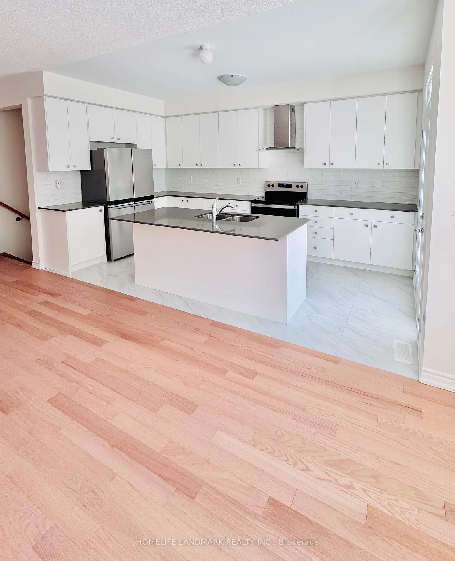 Photo 4 of 2924 Nakina Street, Pickering, Rural Pickering — HOMEH