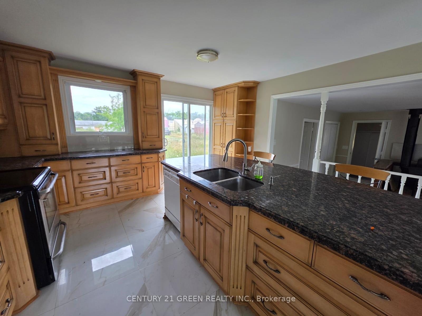 Photo 4 of 418 Mountain Road, Grimsby, Grimsby Escarpment — HOMEH