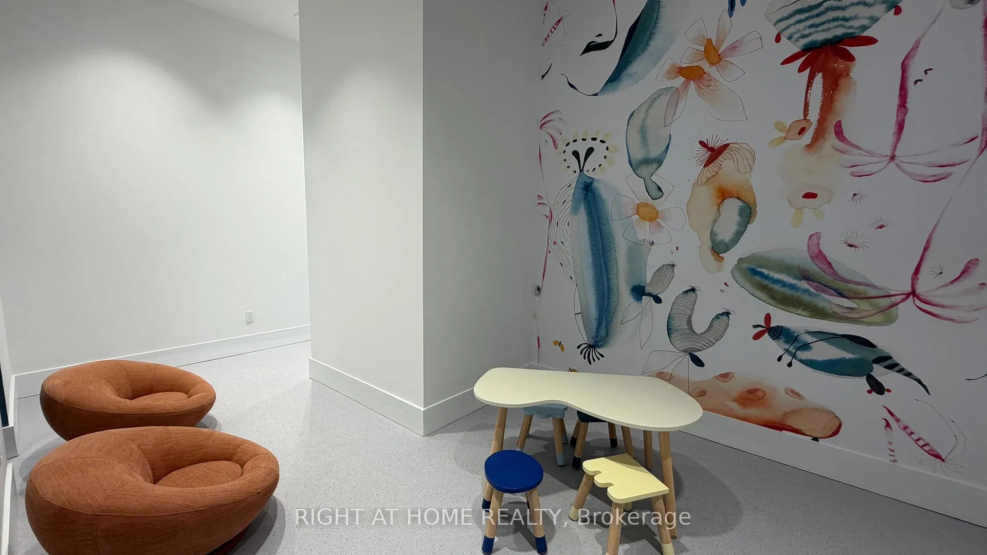 Photo 5 of Unit 323, 1720 Bayview Avenue, Toronto, Mount Pleasant East — HOMEH