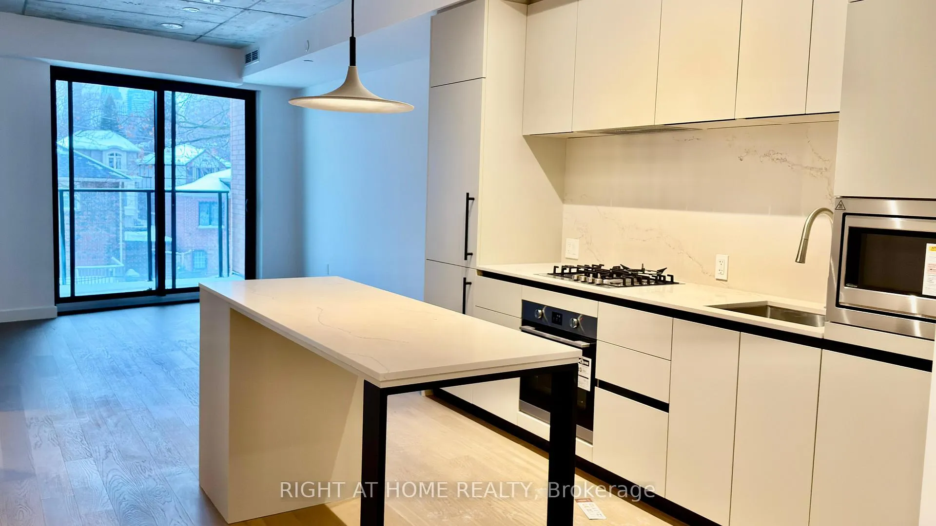 Photo 10 of Unit 323, 1720 Bayview Avenue, Toronto, Mount Pleasant East — HOMEH