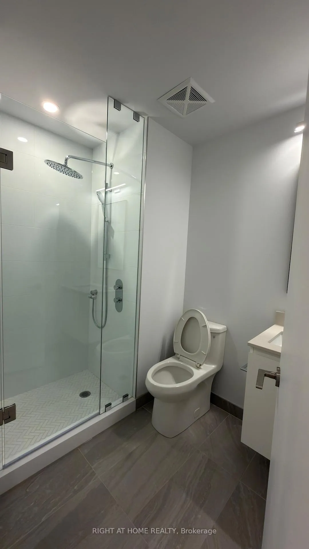 Photo 13 of Unit 323, 1720 Bayview Avenue, Toronto, Mount Pleasant East — HOMEH