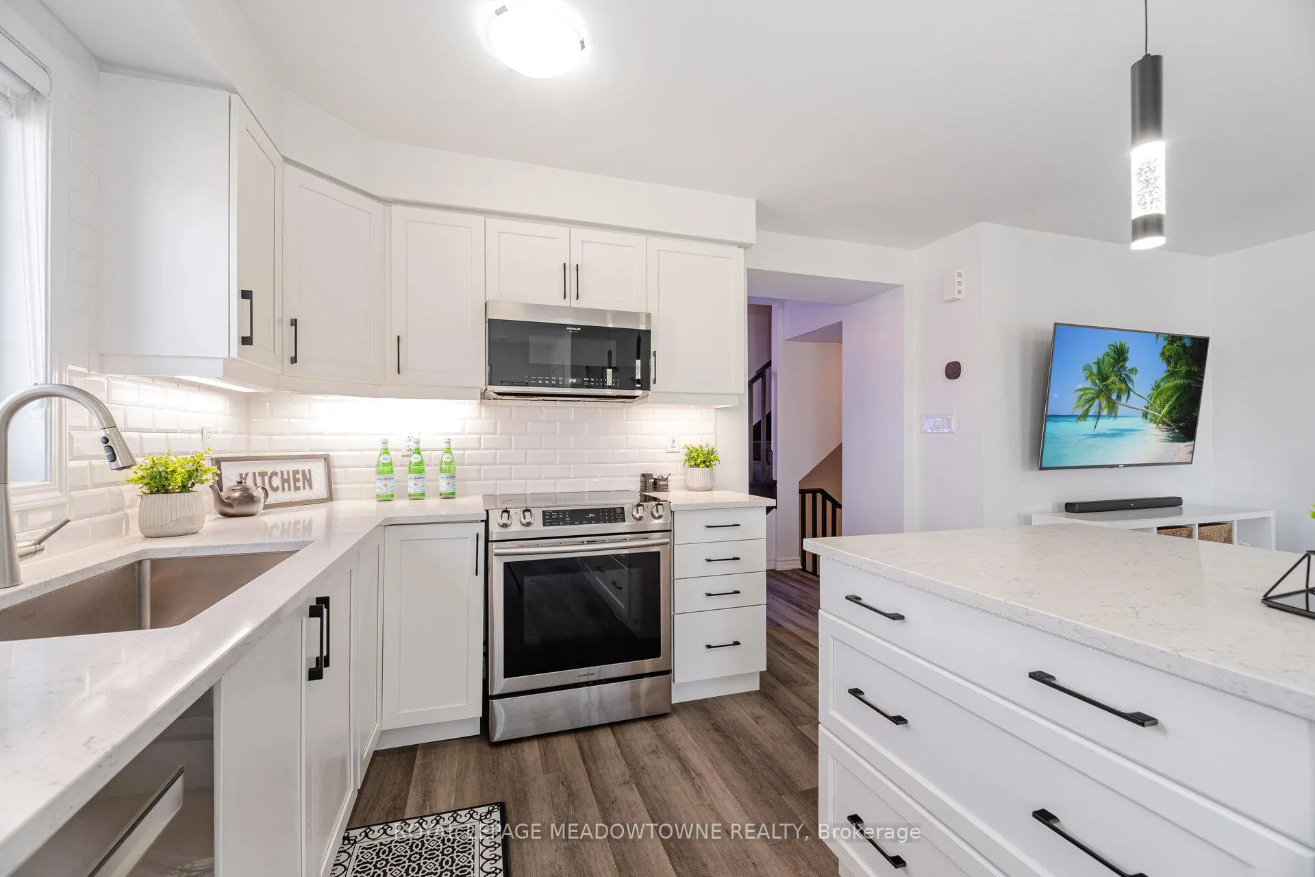 Photo 21 of 898 Cactus Point, Milton, Cobban — HOMEH