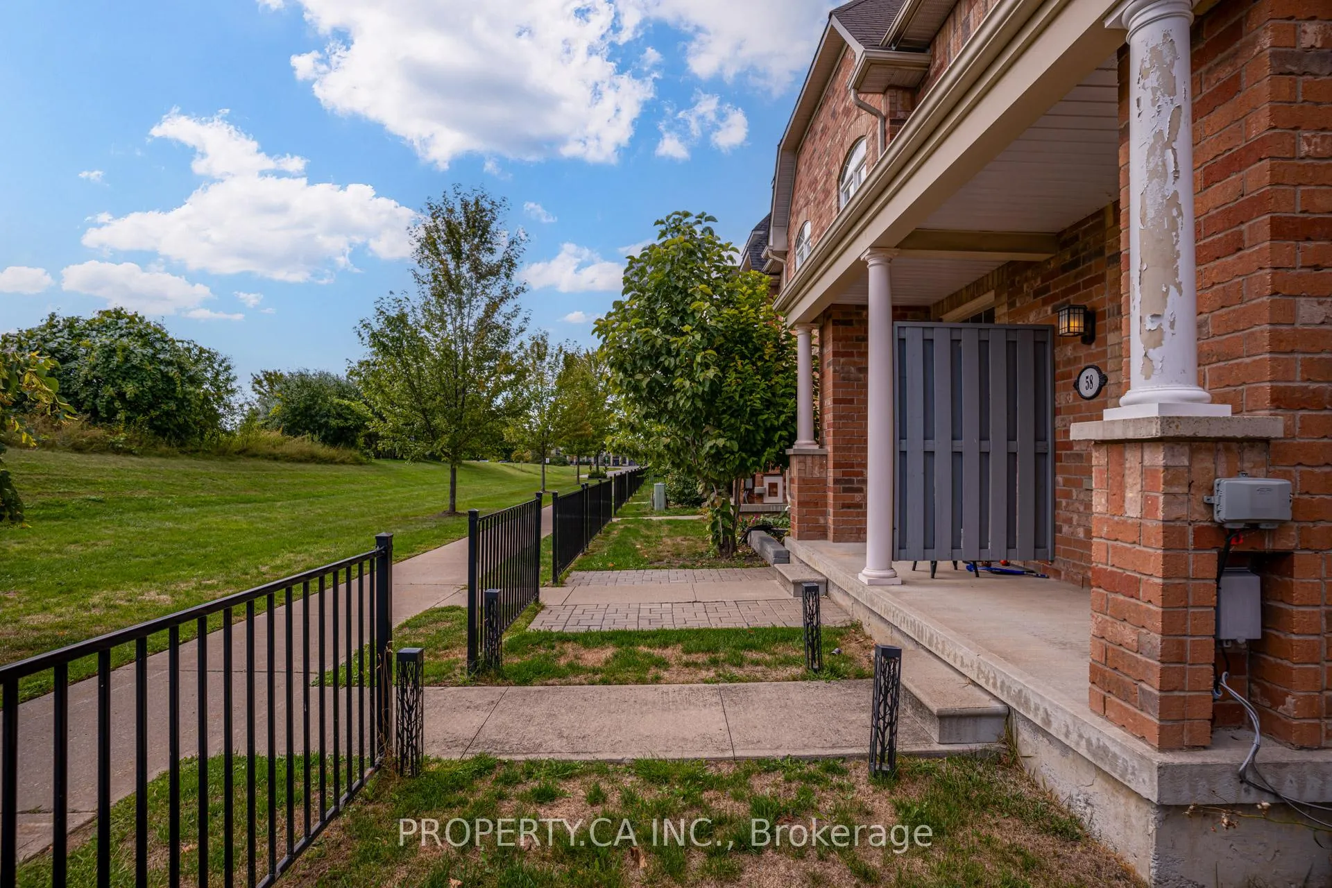 Photo 5 of 58 Wicker Park Way, Whitby, Pringle Creek — HOMEH