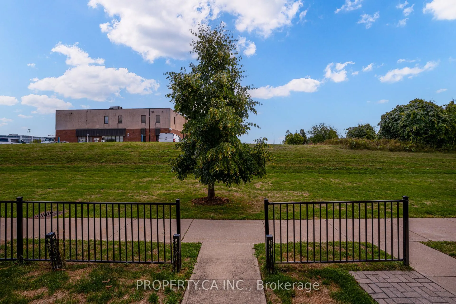 Photo 8 of 58 Wicker Park Way, Whitby, Pringle Creek — HOMEH
