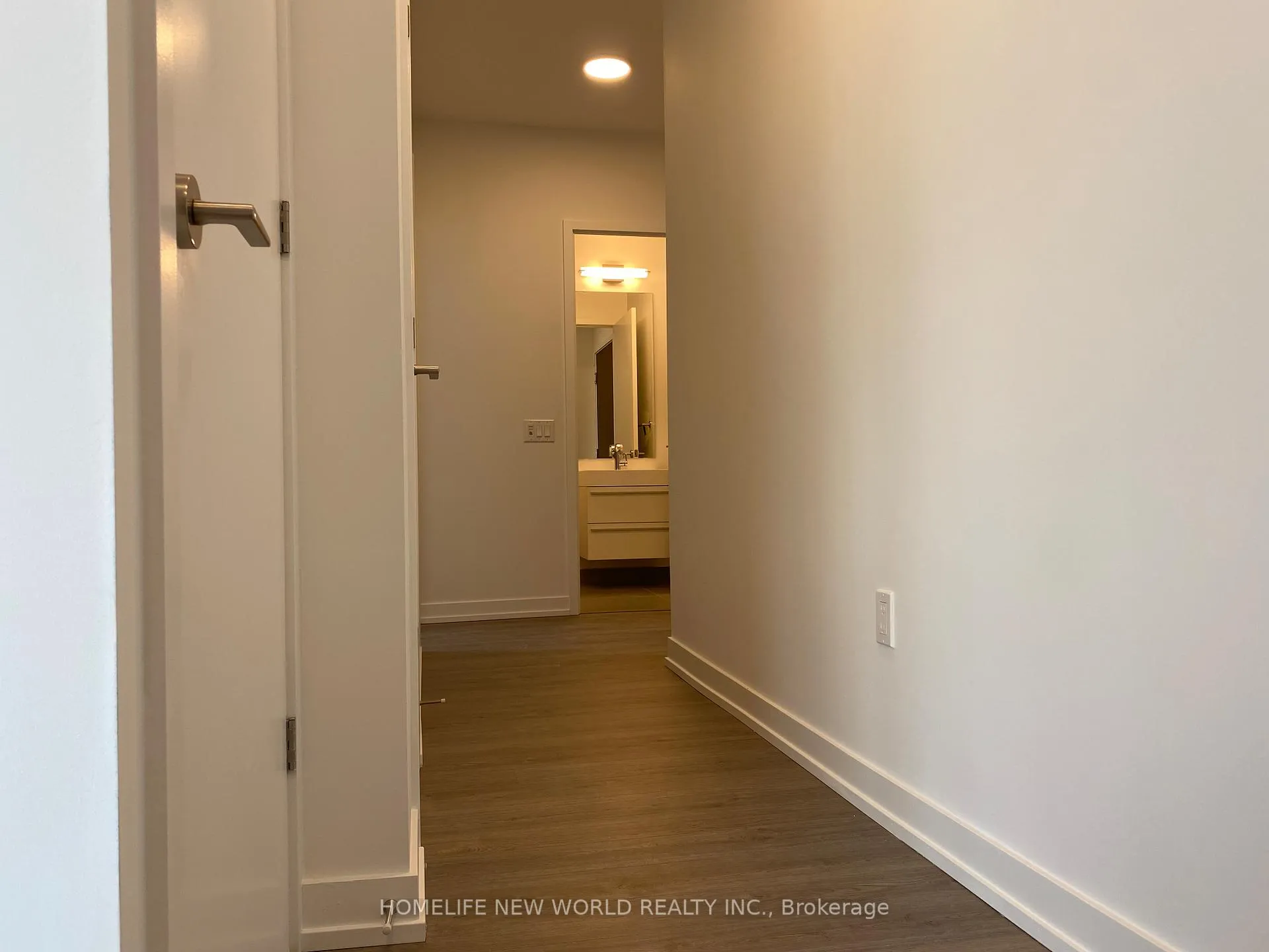 Photo 3 of Unit 2108, 39 Roehampton Avenue, Toronto, Mount Pleasant West — HOMEH
