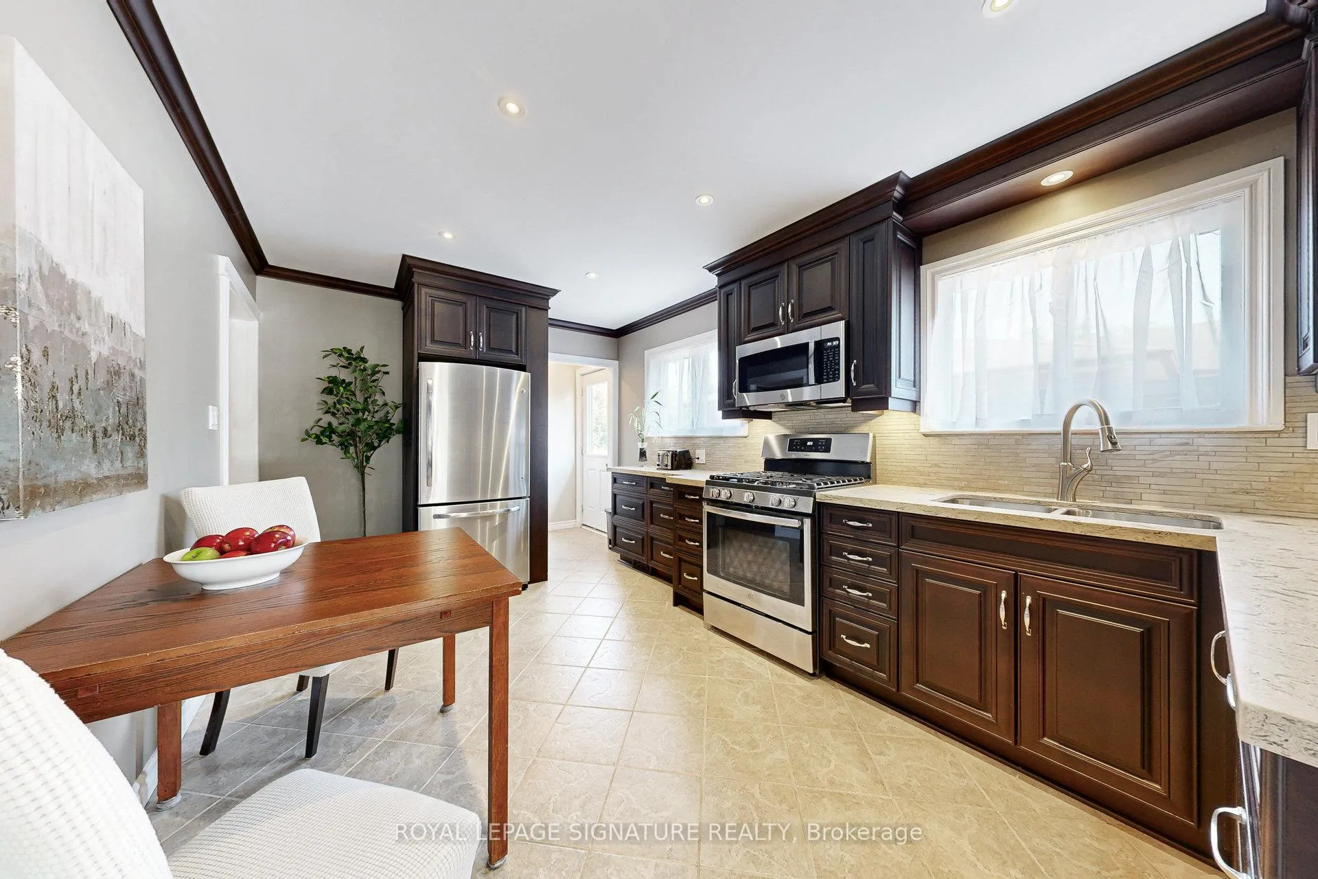 Photo 10 of 867 Antonio Street, Pickering, Bay Ridges — HOMEH