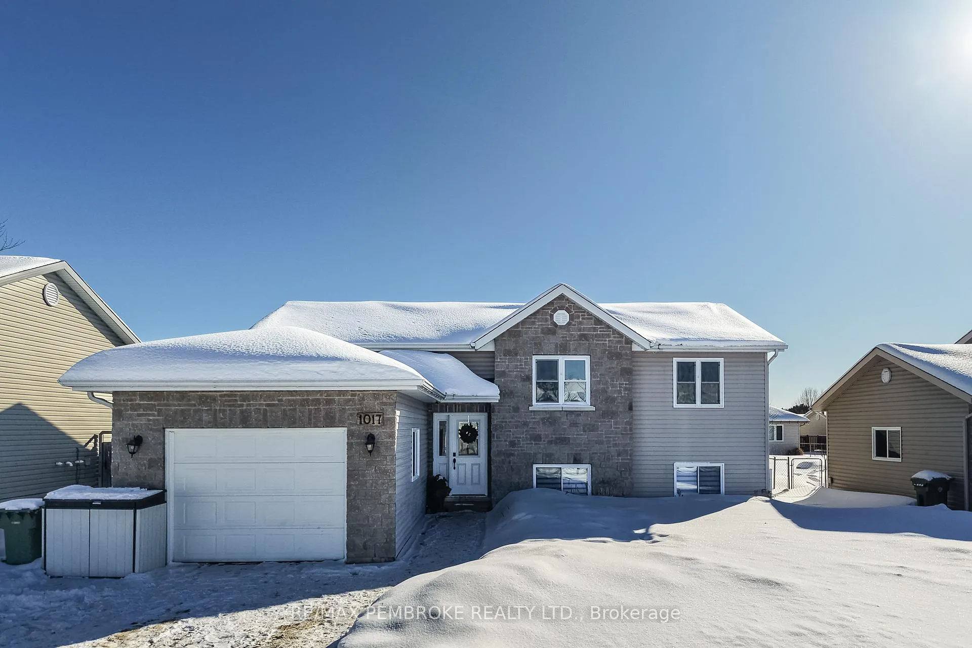 Photo 1 of 1017 Riverstone Trail, Petawawa — HOMEH