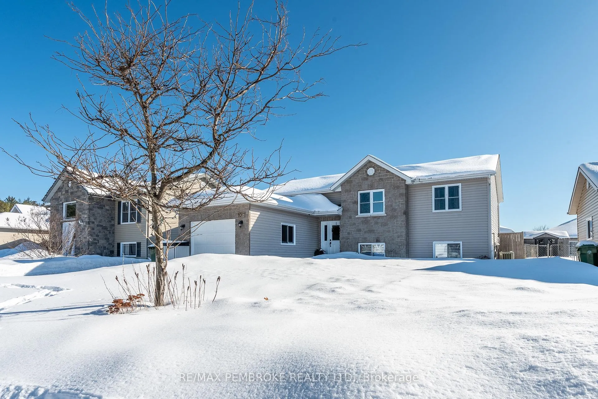 Photo 2 of 1017 Riverstone Trail, Petawawa — HOMEH