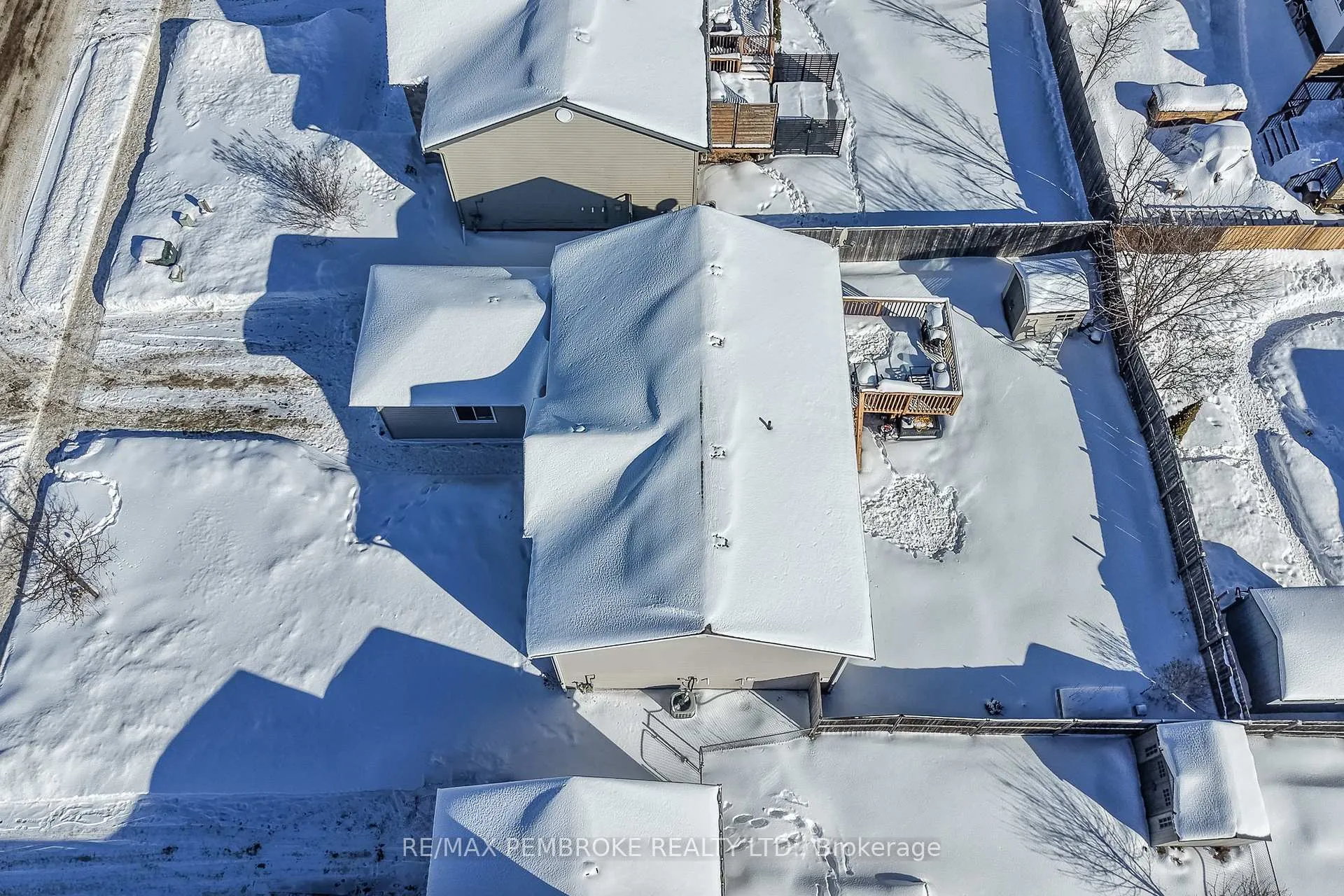 Photo 4 of 1017 Riverstone Trail, Petawawa — HOMEH