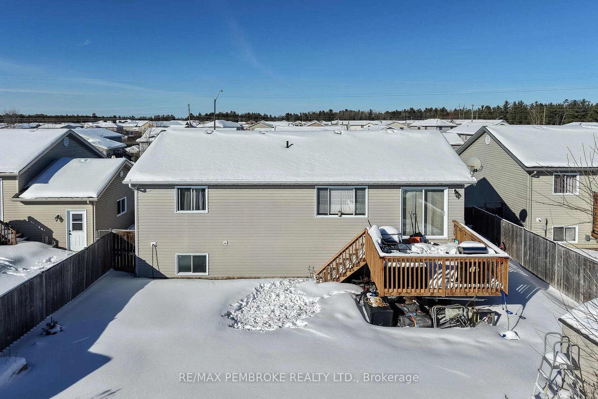 Photo 5 of 1017 Riverstone Trail, Petawawa — HOMEH
