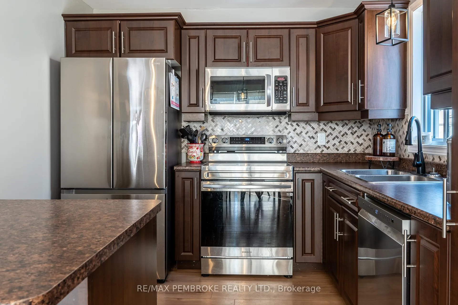 Photo 18 of 1017 Riverstone Trail, Petawawa — HOMEH