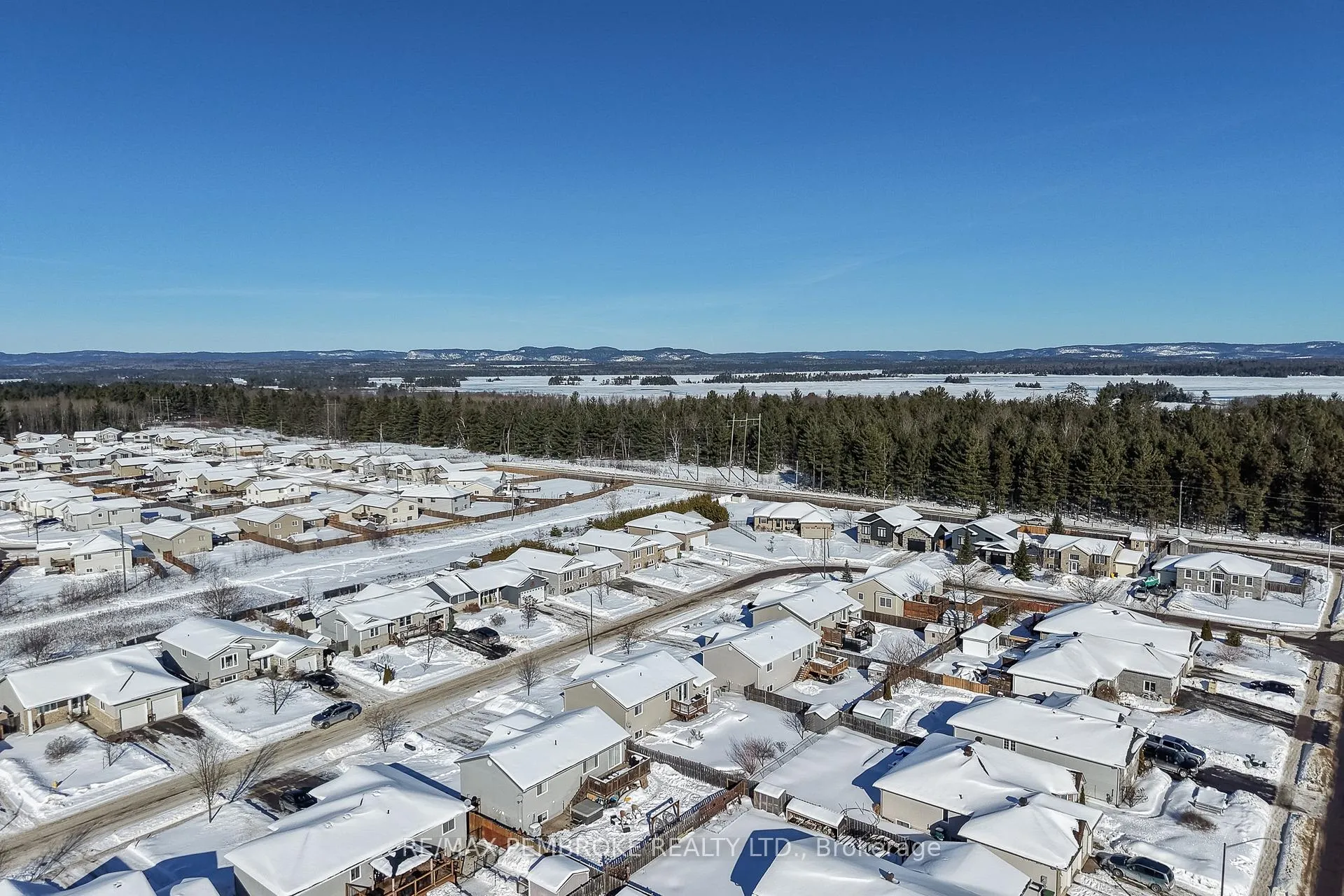 Photo 42 of 1017 Riverstone Trail, Petawawa — HOMEH