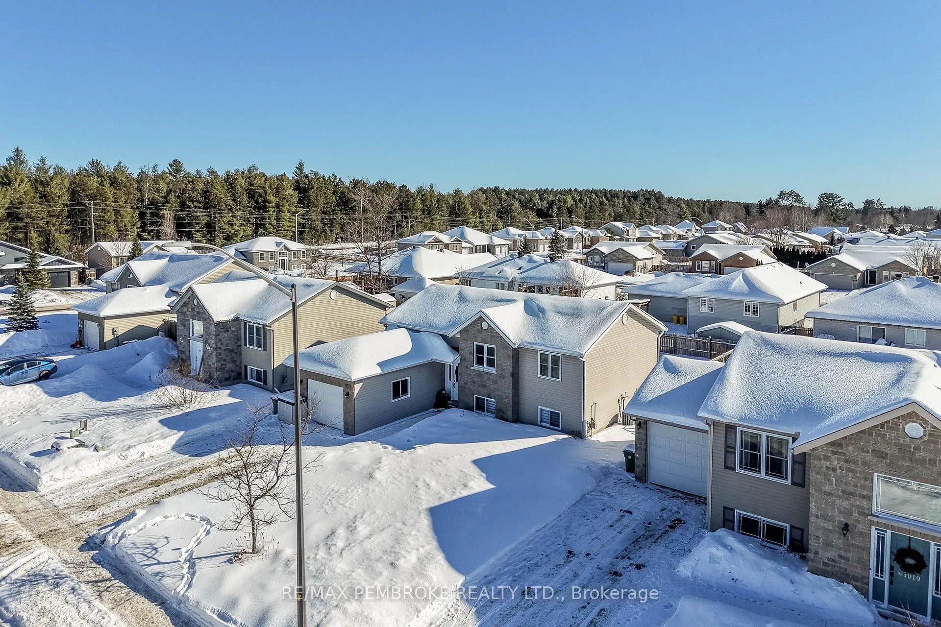 Photo 43 of 1017 Riverstone Trail, Petawawa — HOMEH