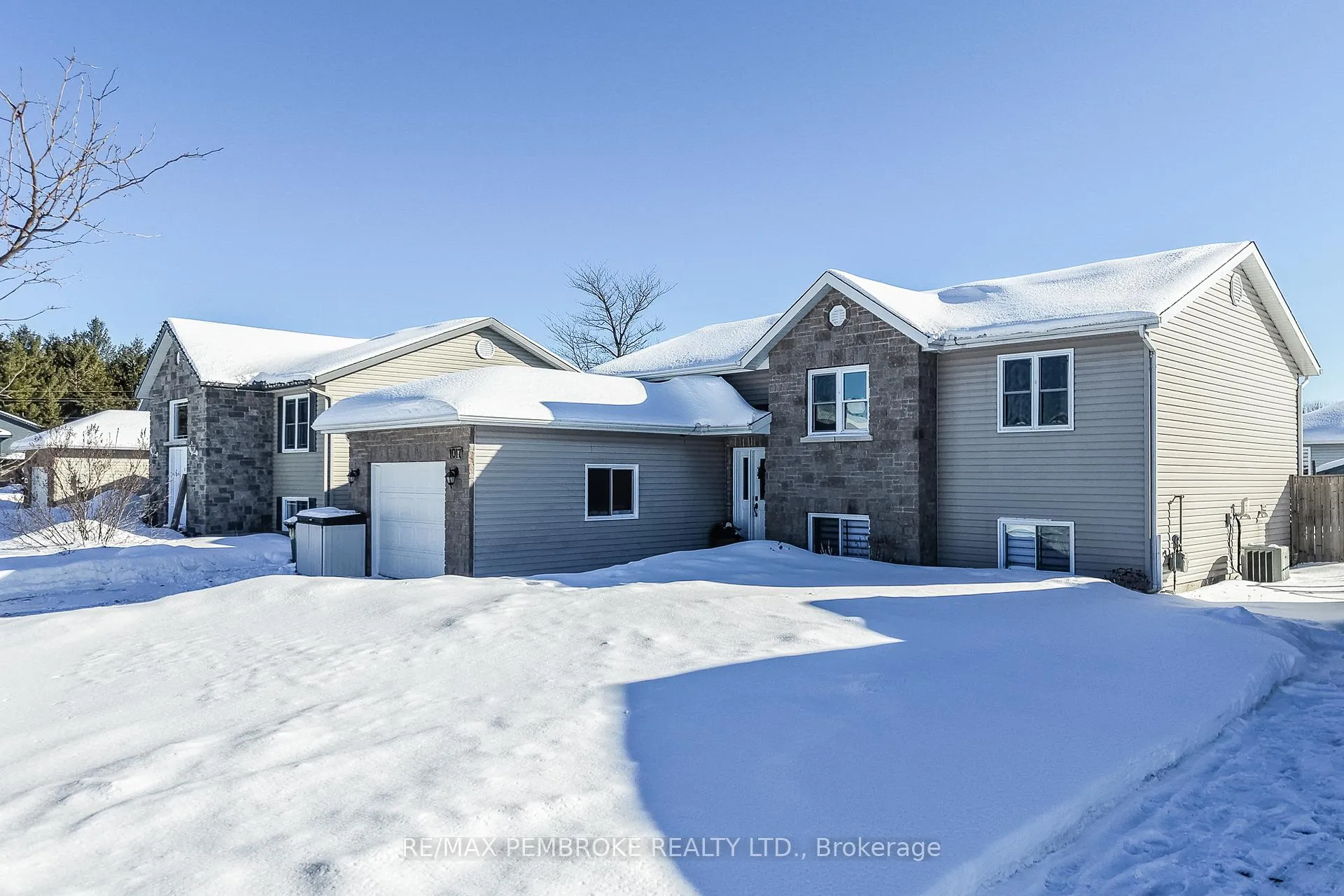 Photo 45 of 1017 Riverstone Trail, Petawawa — HOMEH