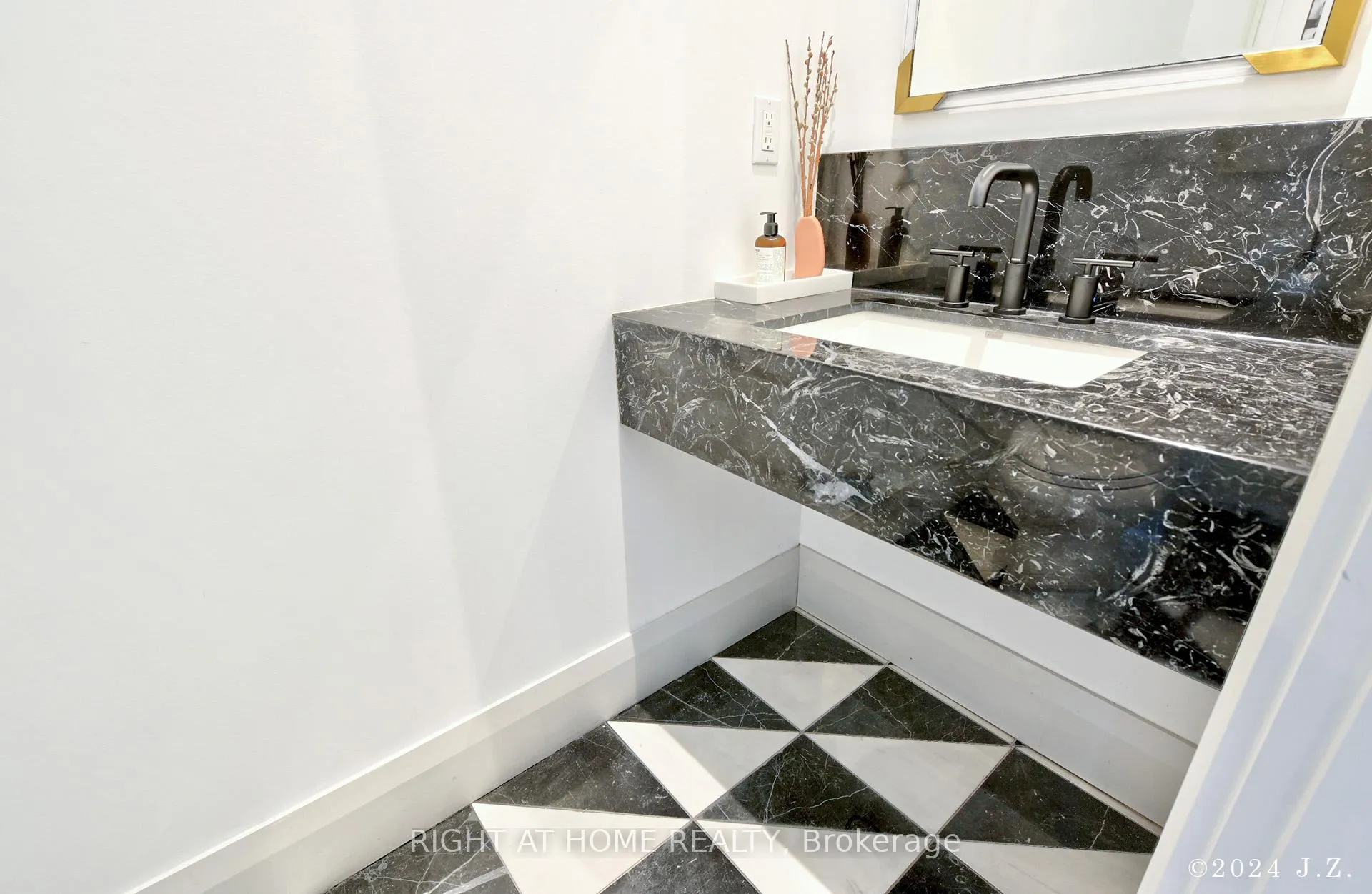 Photo 6 of 521 Atlas Avenue, Toronto, Humewood-Cedarvale — HOMEH