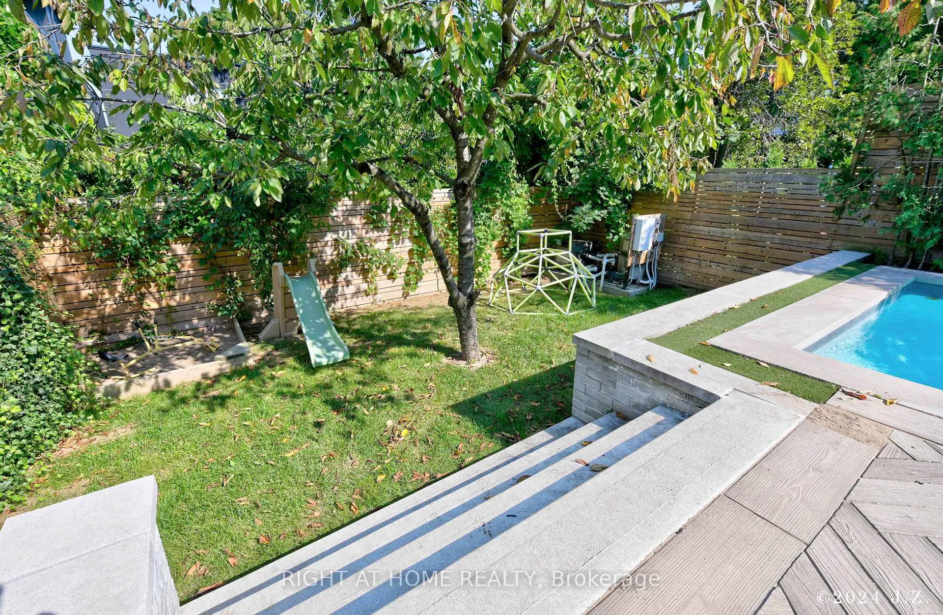 Photo 17 of 521 Atlas Avenue, Toronto, Humewood-Cedarvale — HOMEH