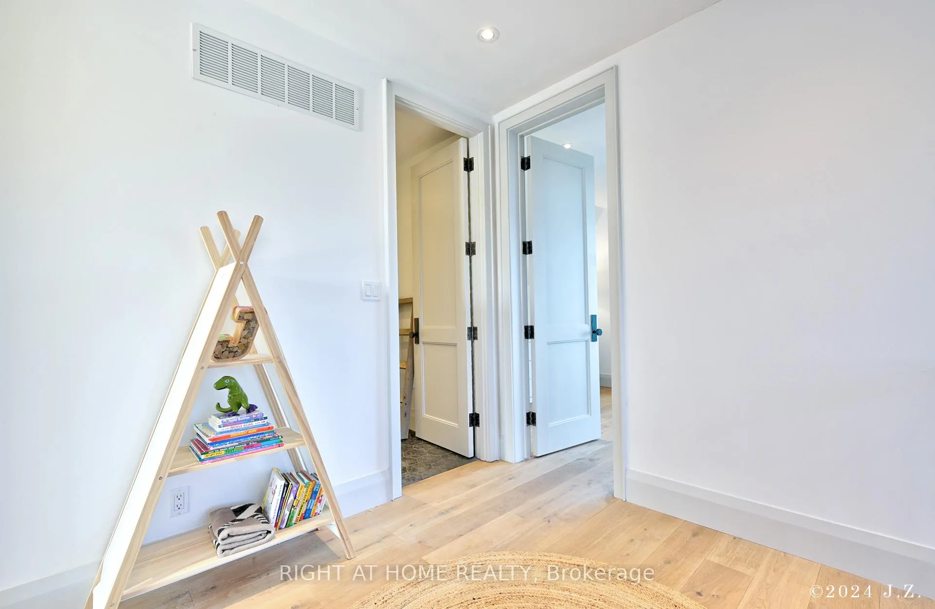 Photo 30 of 521 Atlas Avenue, Toronto, Humewood-Cedarvale — HOMEH