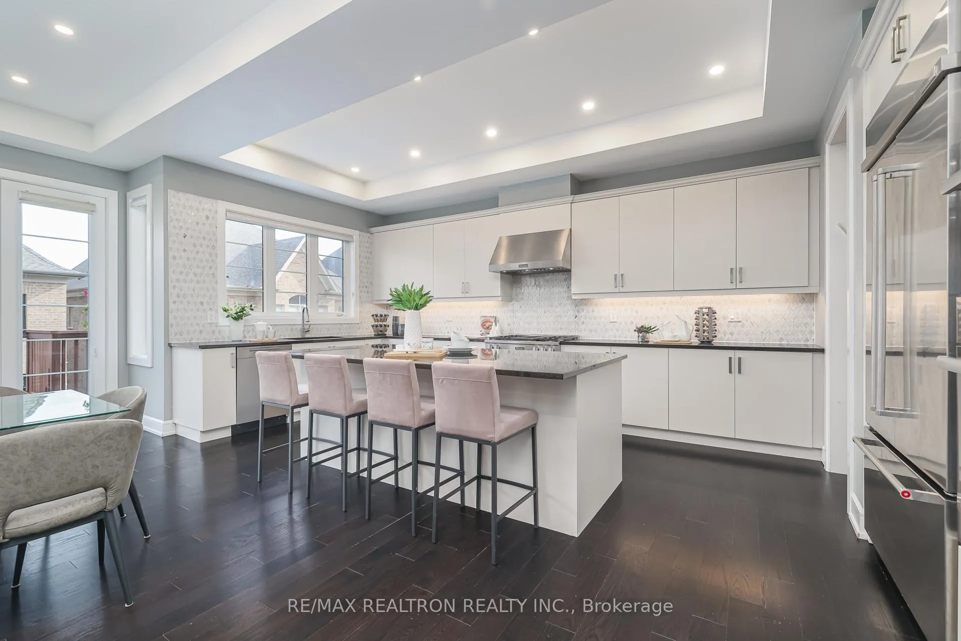 Photo 6 of 3 Redelmeier Court, Vaughan, Patterson — HOMEH