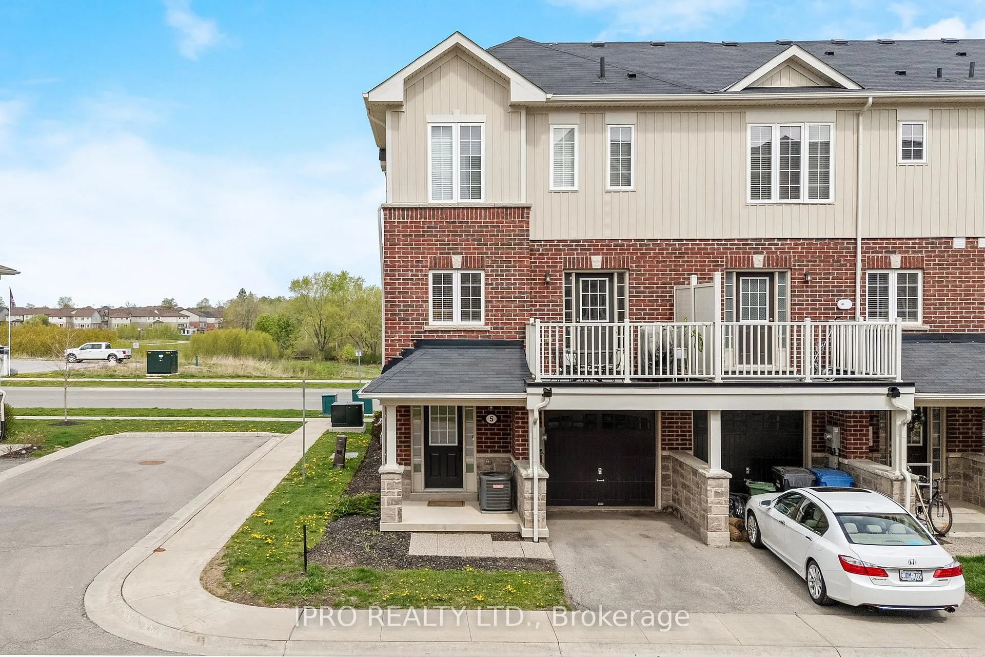 Photo 4 of Unit 5, 88 Decorso Drive, Guelph, Kortright East — HOMEH
