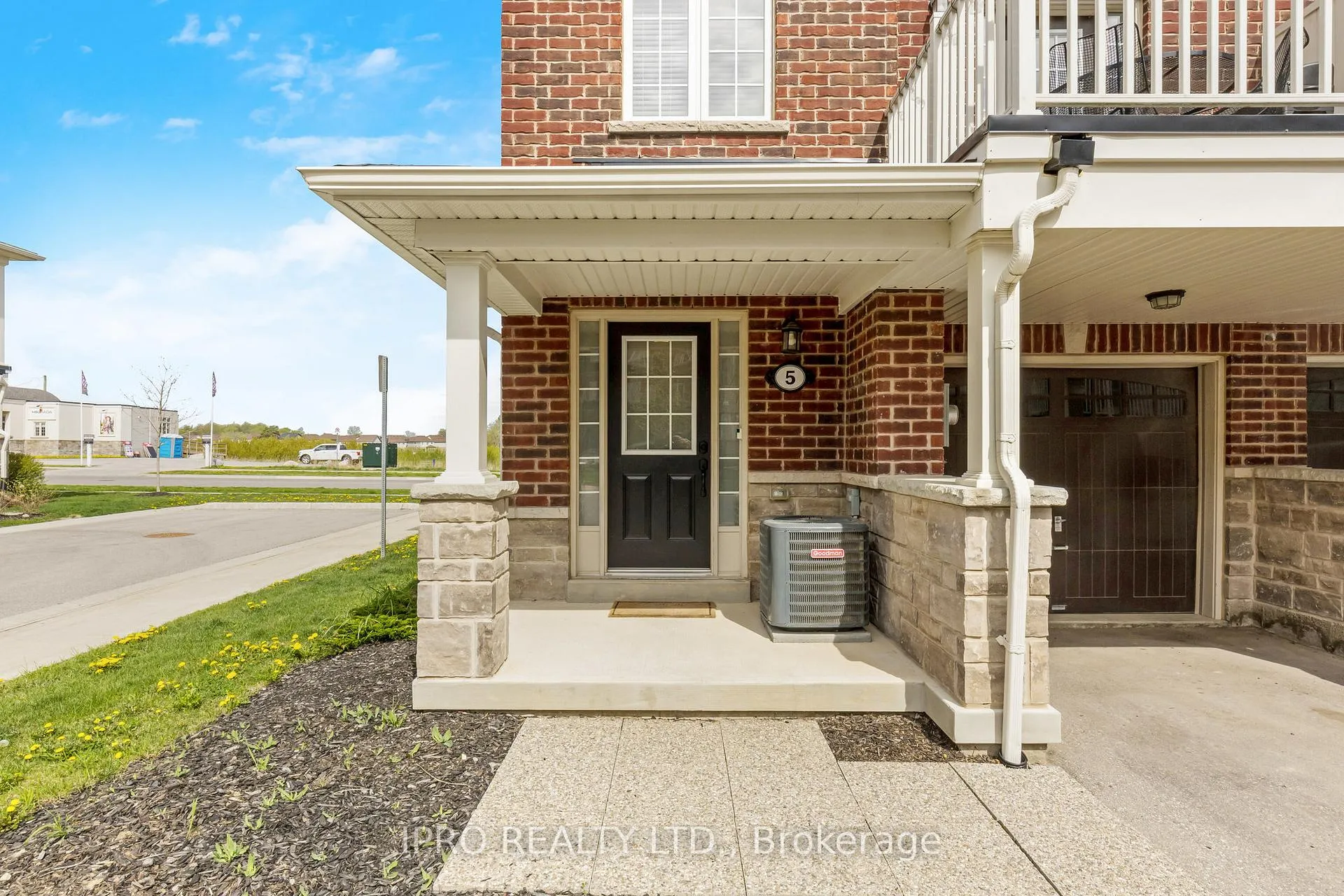 Photo 5 of Unit 5, 88 Decorso Drive, Guelph, Kortright East — HOMEH