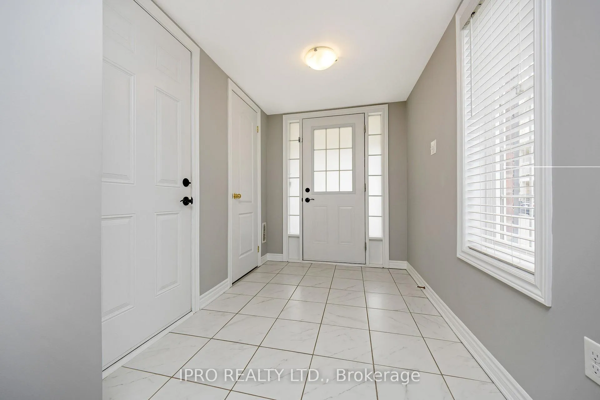 Photo 6 of Unit 5, 88 Decorso Drive, Guelph, Kortright East — HOMEH