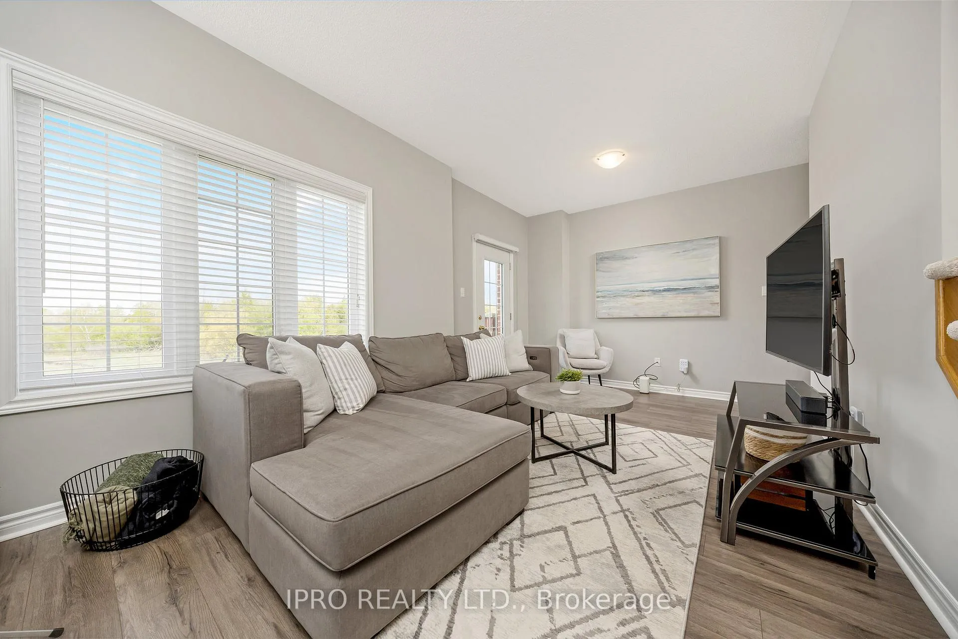 Photo 12 of Unit 5, 88 Decorso Drive, Guelph, Kortright East — HOMEH
