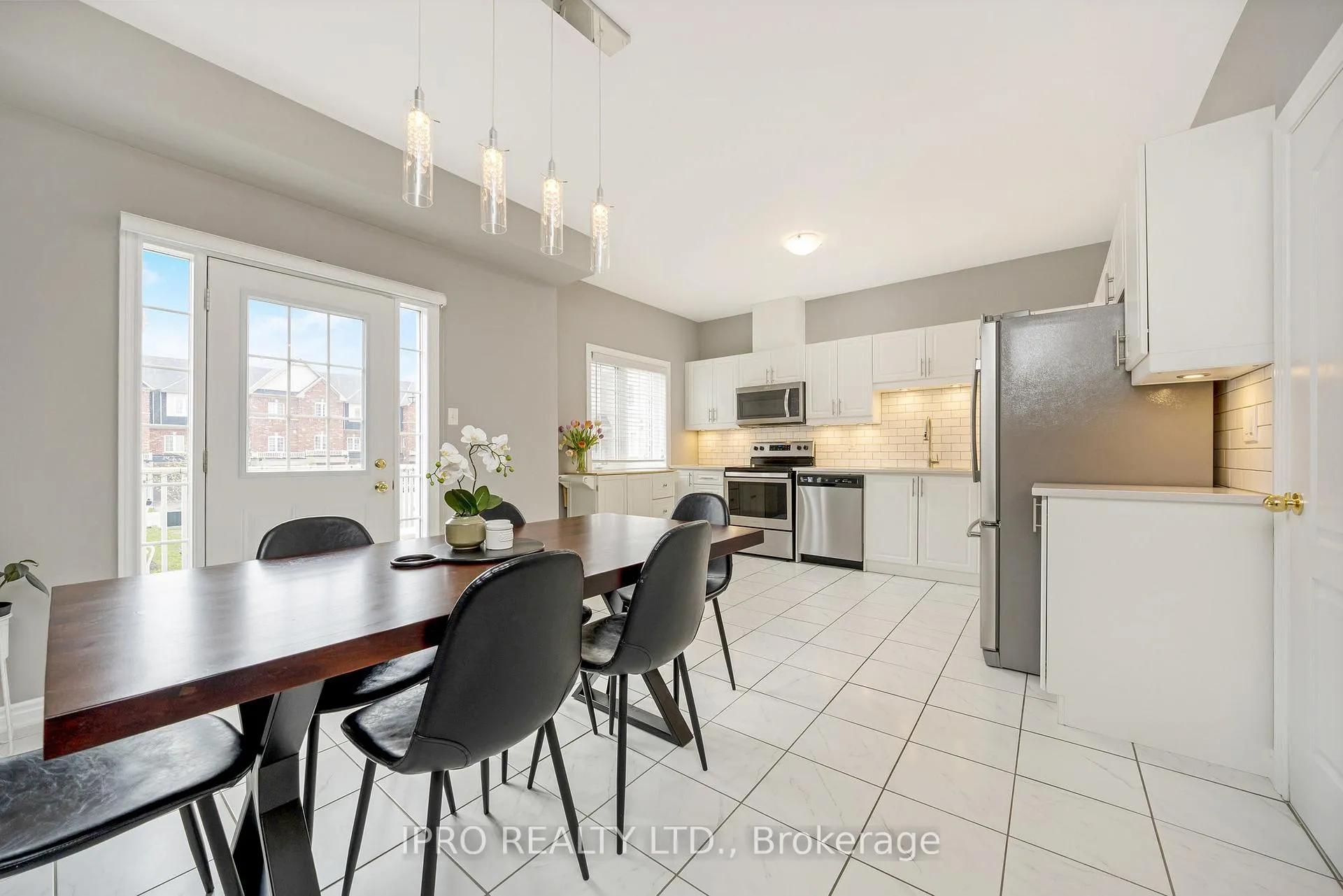 Photo 16 of Unit 5, 88 Decorso Drive, Guelph, Kortright East — HOMEH