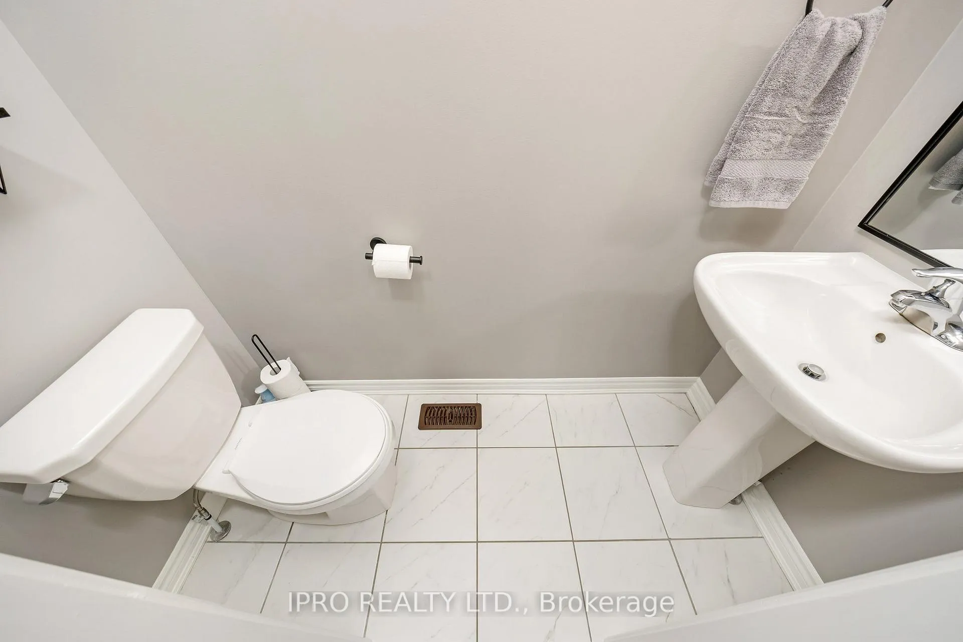 Photo 25 of Unit 5, 88 Decorso Drive, Guelph, Kortright East — HOMEH