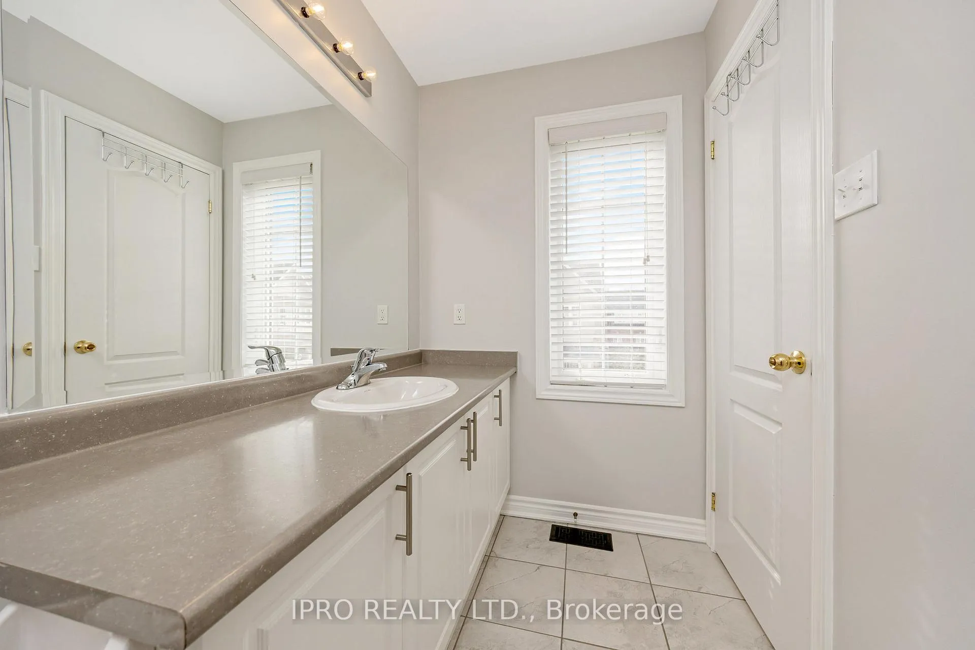 Photo 29 of Unit 5, 88 Decorso Drive, Guelph, Kortright East — HOMEH