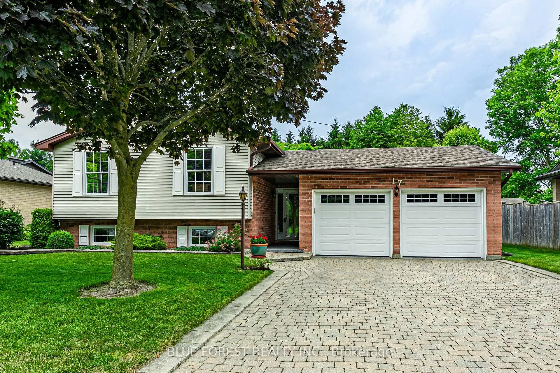Photo 2 of 17 Carleton Court, Thames Centre, Dorchester — HOMEH