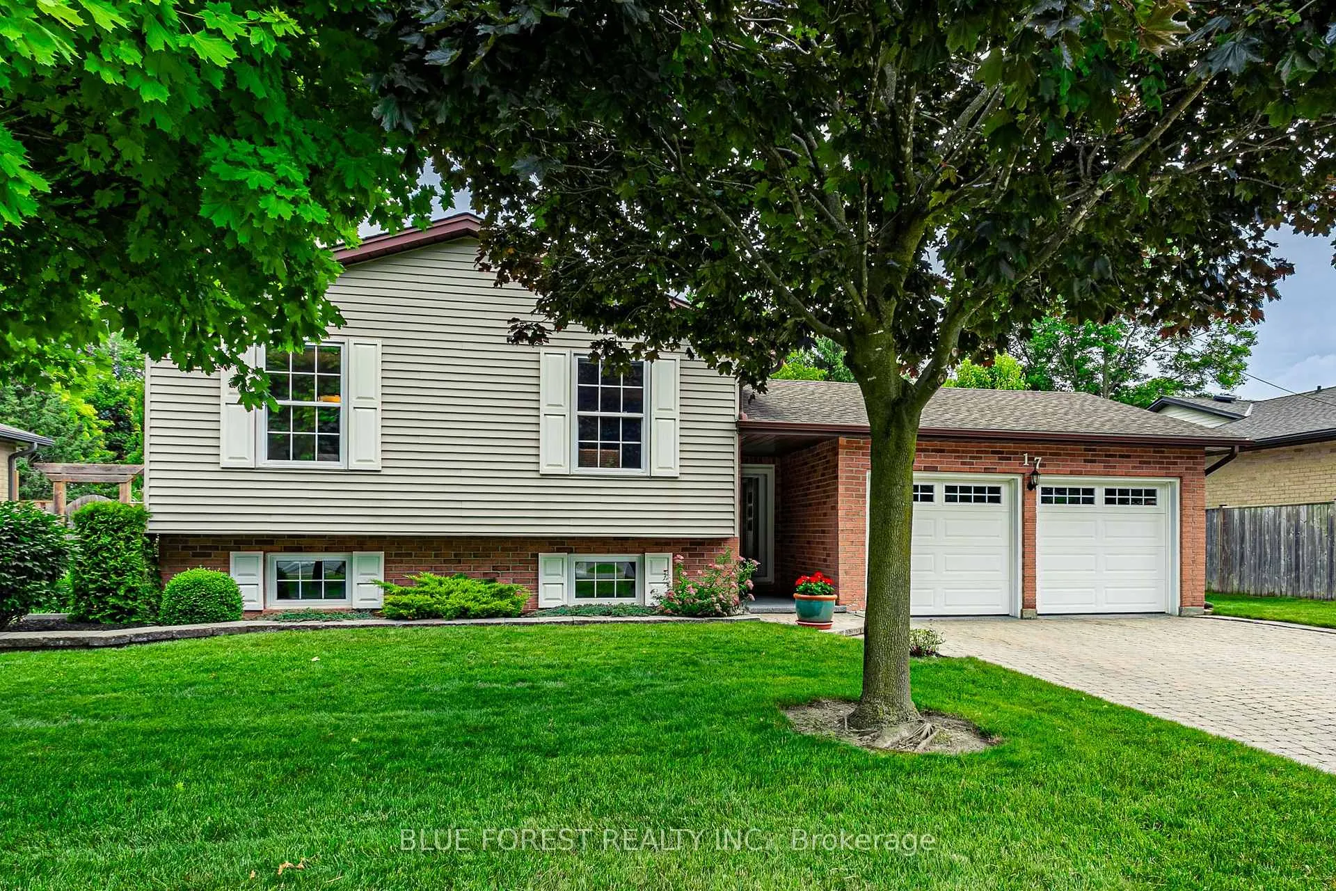 Photo 3 of 17 Carleton Court, Thames Centre, Dorchester — HOMEH