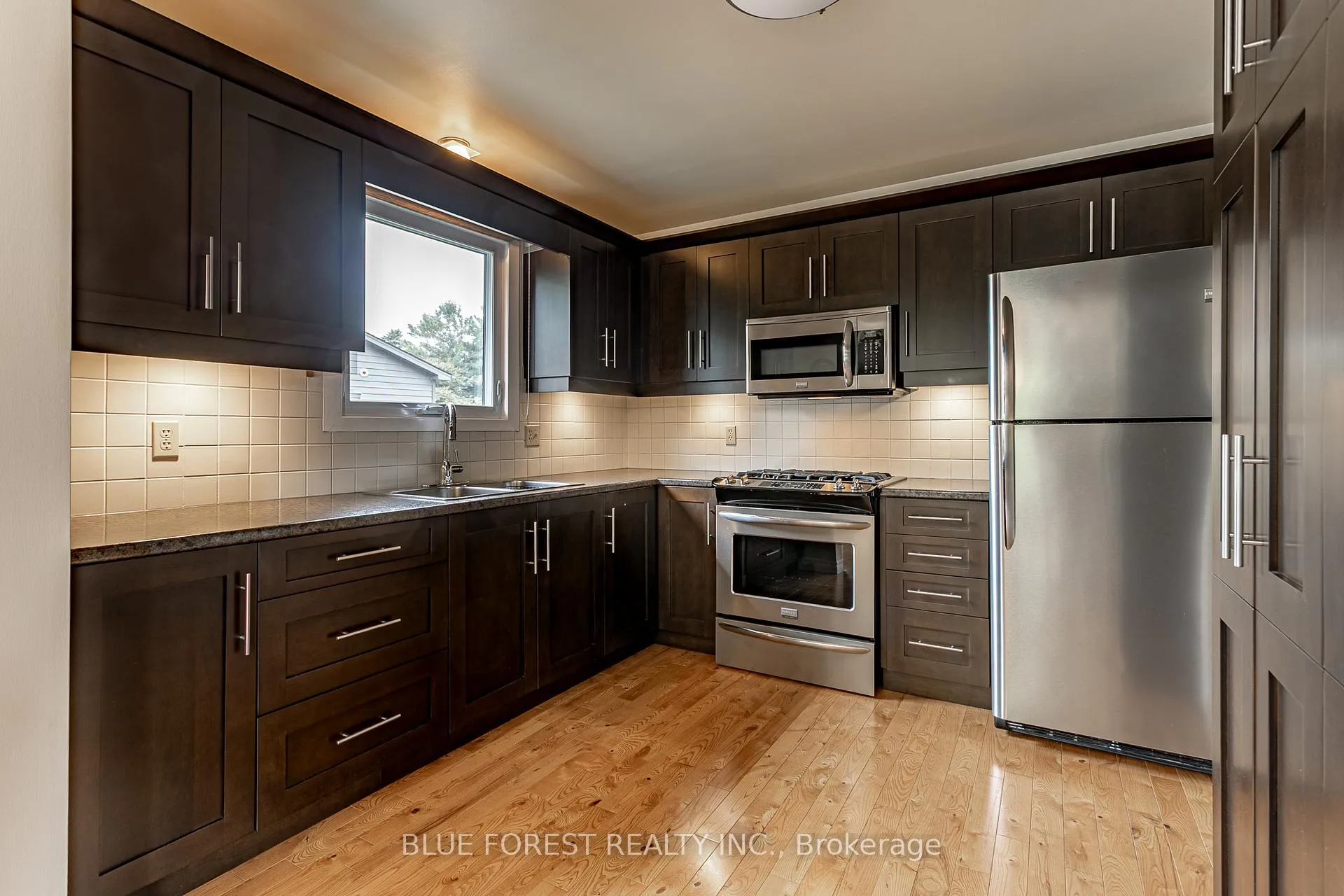 Photo 10 of 17 Carleton Court, Thames Centre, Dorchester — HOMEH