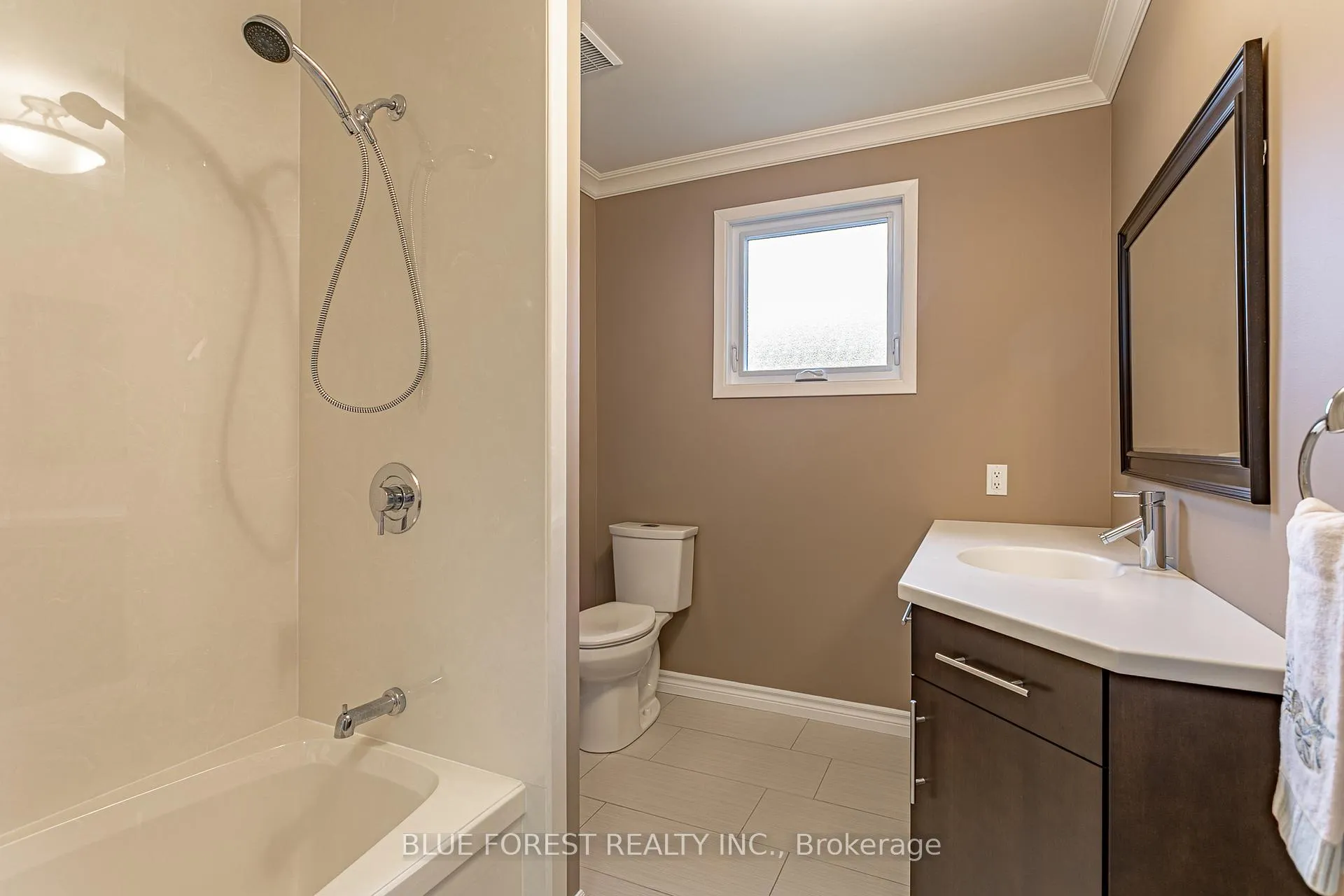 Photo 18 of 17 Carleton Court, Thames Centre, Dorchester — HOMEH