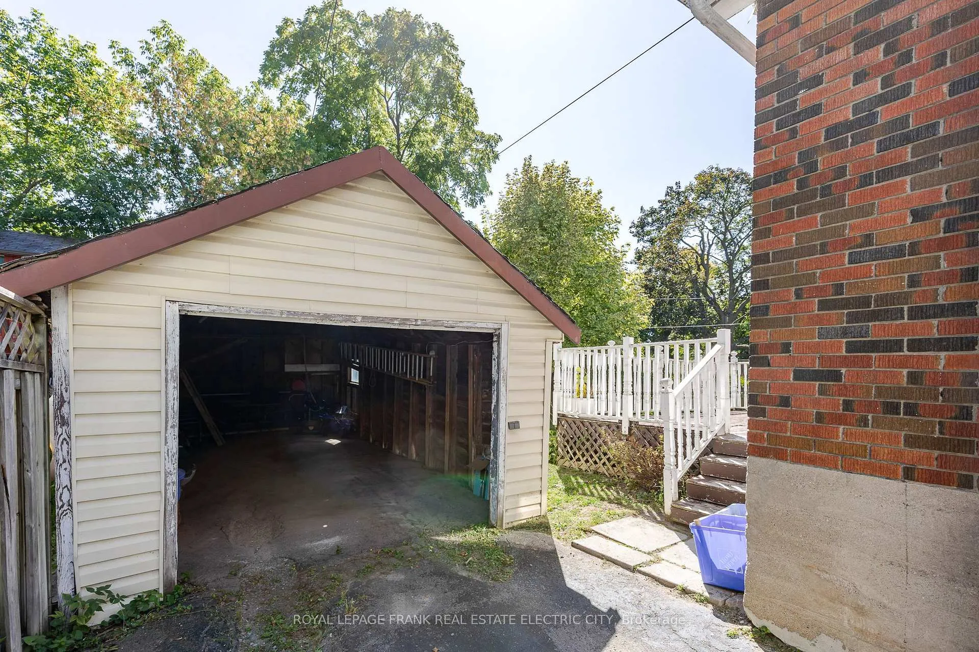 Photo 3 of 287 McGill Street, Peterborough, Otonabee Ward 1 — HOMEH