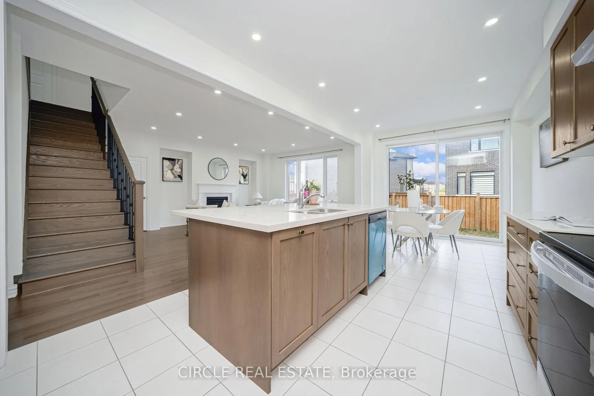 Photo 14 of 127 petch Avenue, Caledon, Rural Caledon — HOMEH