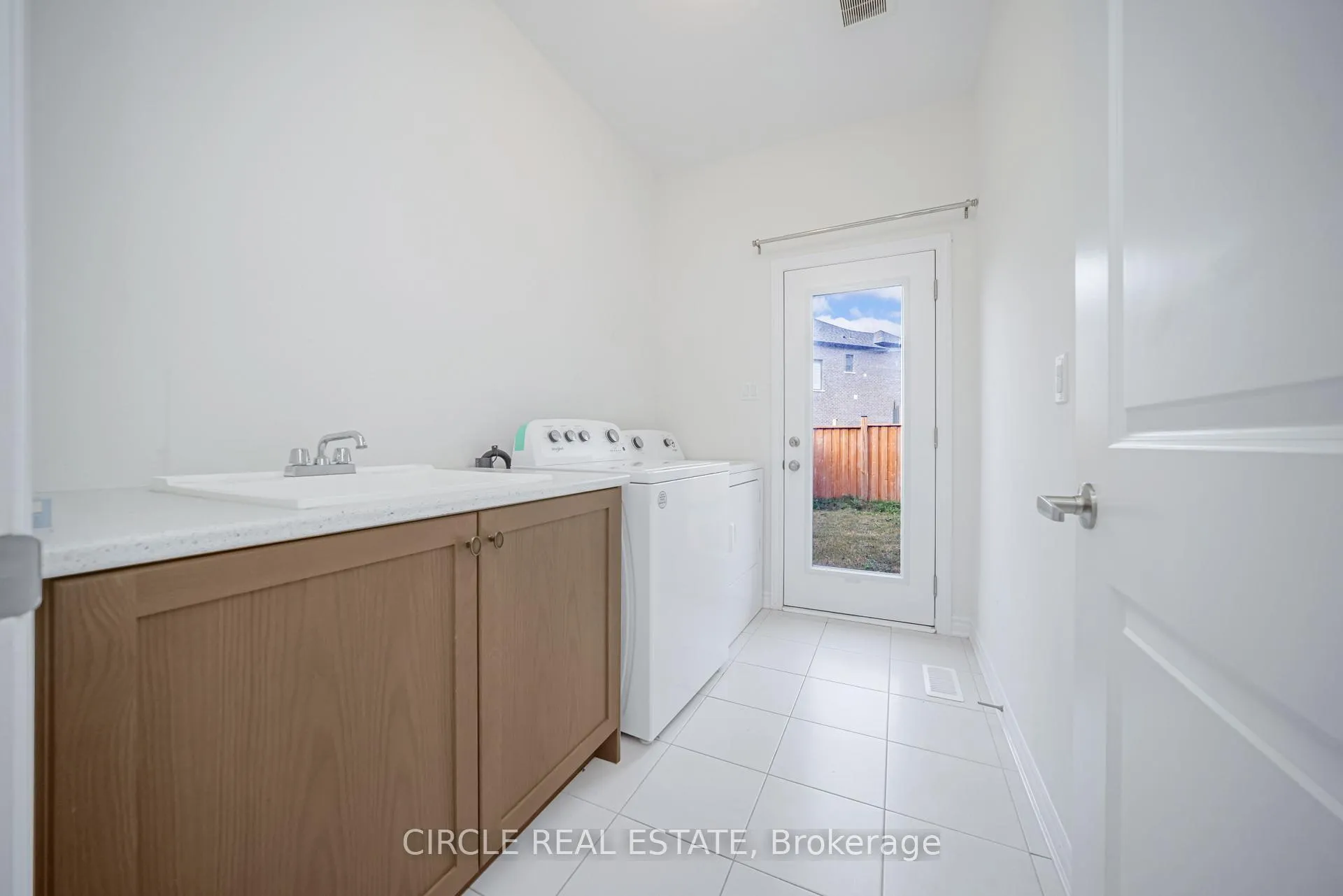Photo 21 of 127 petch Avenue, Caledon, Rural Caledon — HOMEH