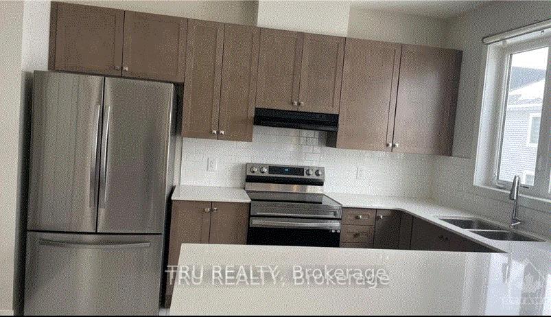 Photo 3 of 204 Appalachian Circle, Ottawa, Barrhaven - Half Moon Bay — HOMEH