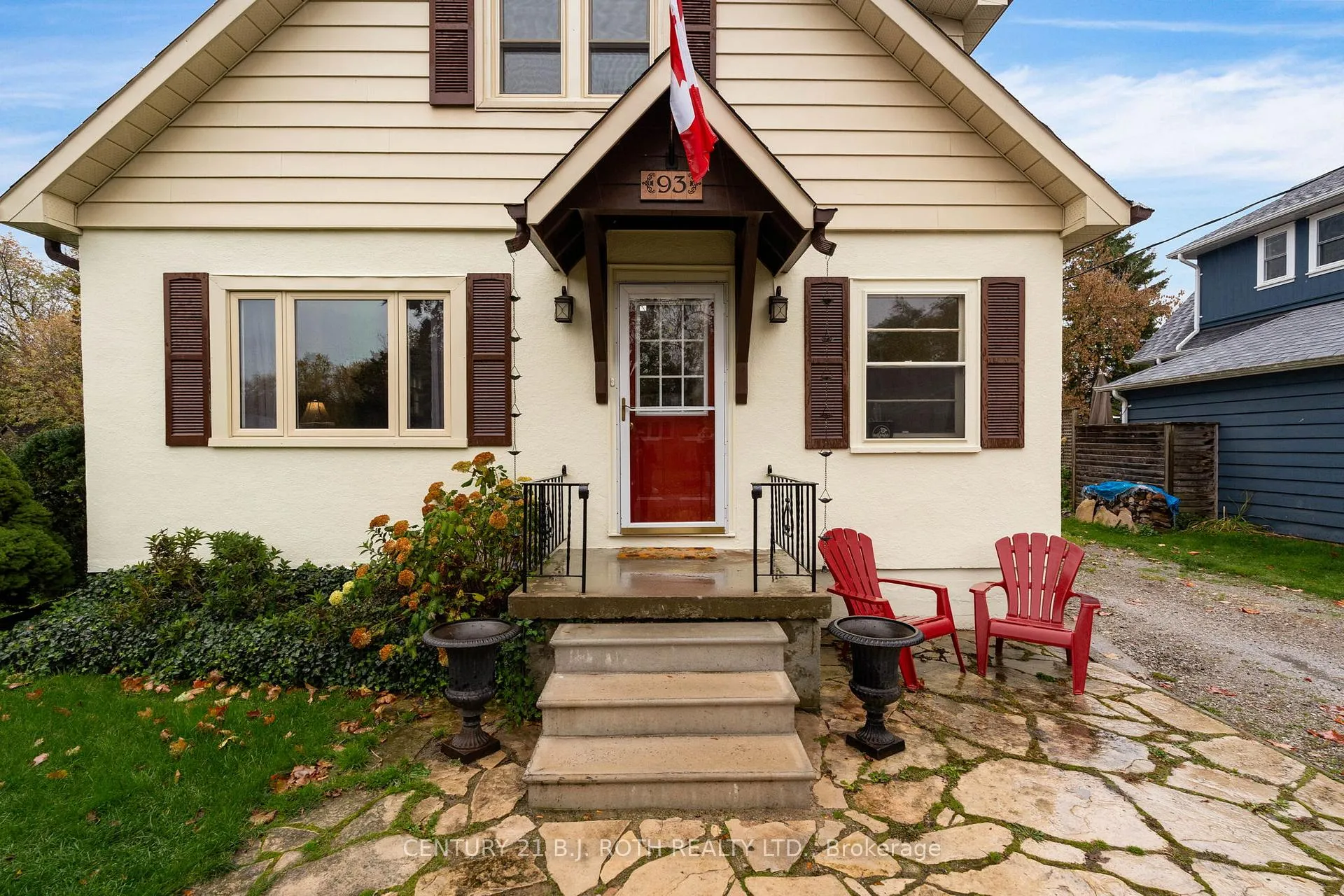 Photo 2 of 93 Catherine Avenue, Aurora, Aurora Village — HOMEH