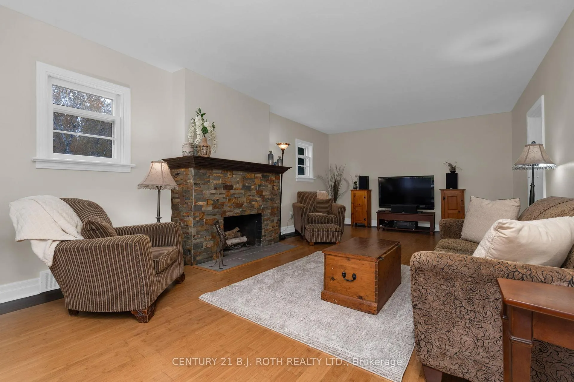 Photo 3 of 93 Catherine Avenue, Aurora, Aurora Village — HOMEH