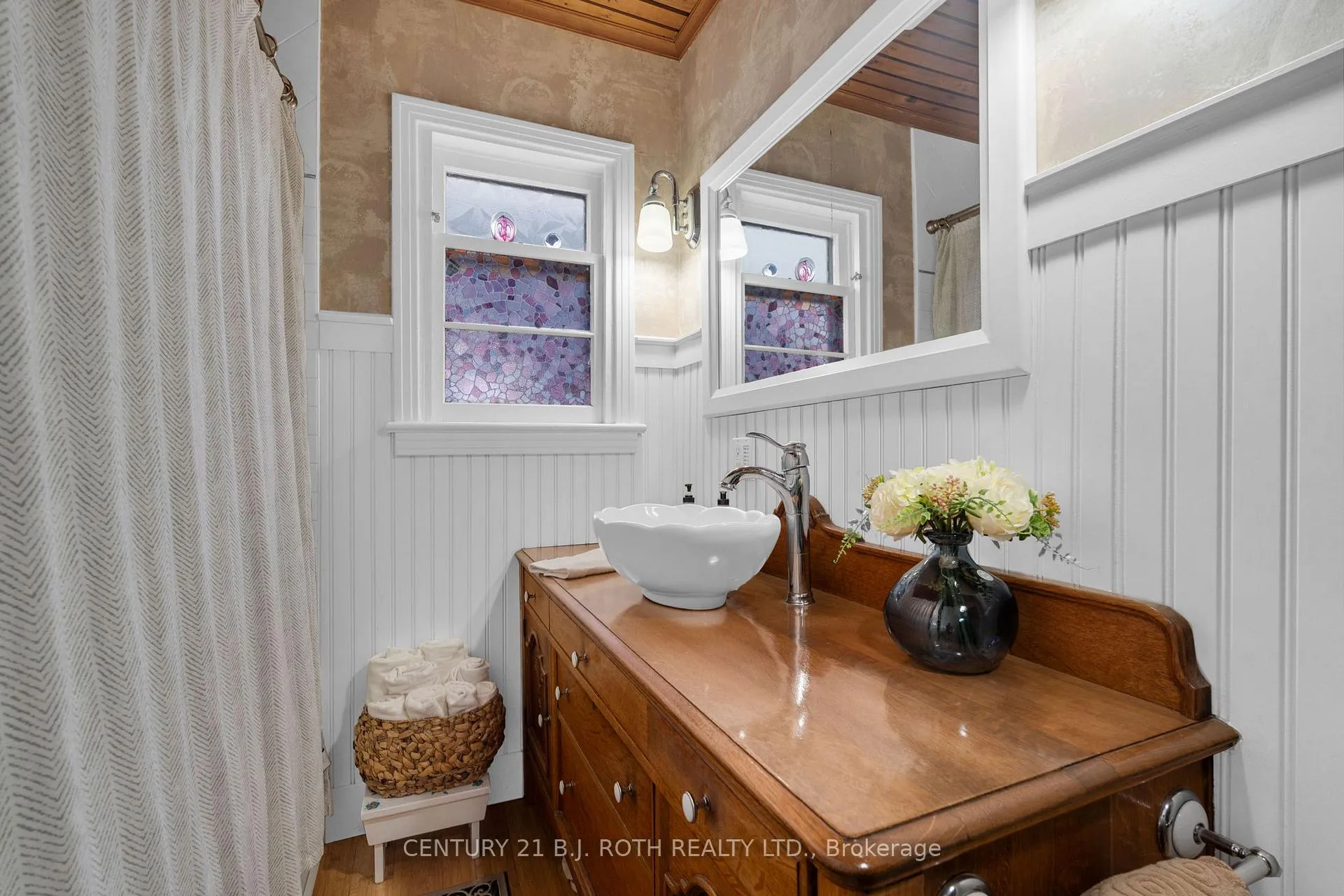 Photo 6 of 93 Catherine Avenue, Aurora, Aurora Village — HOMEH