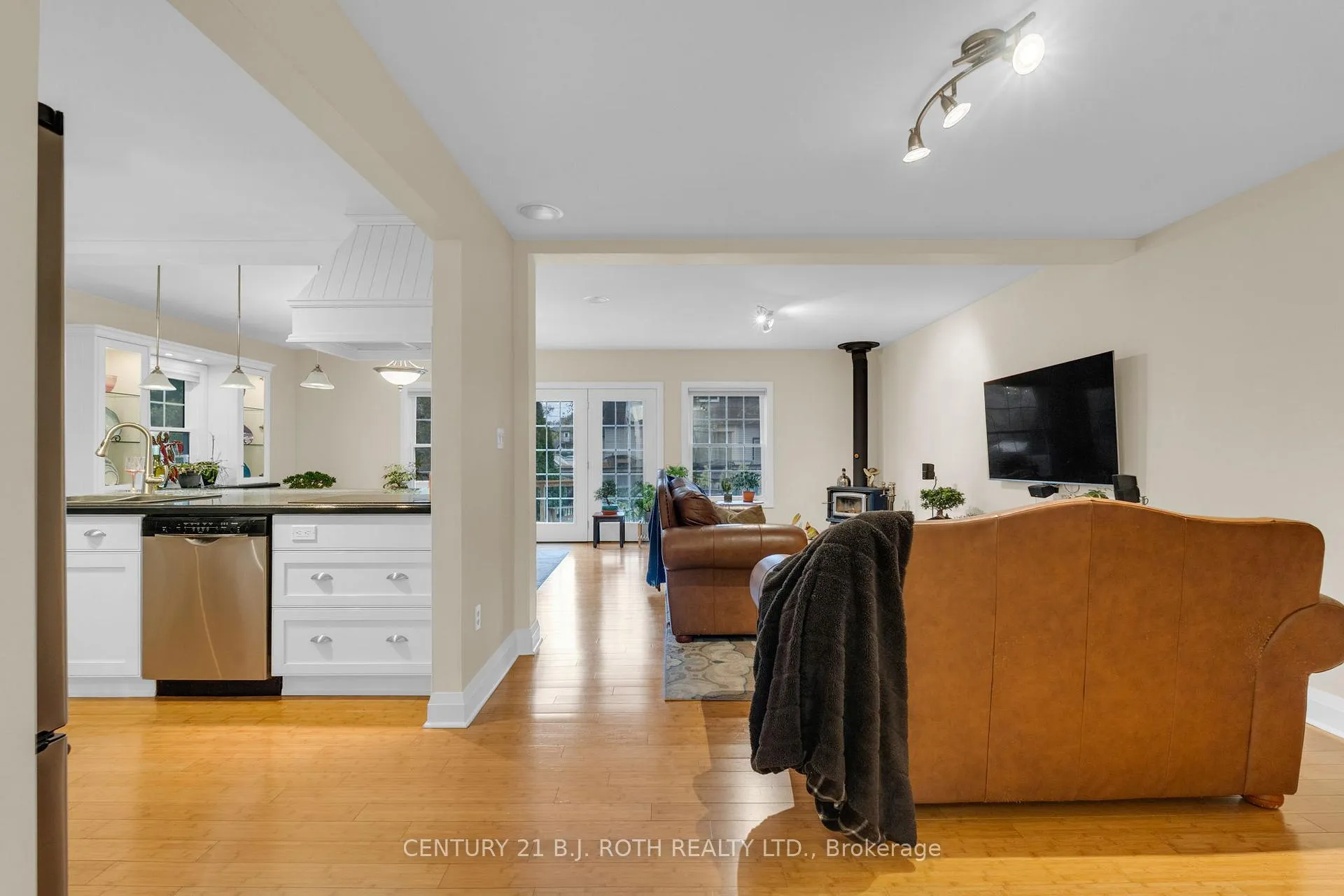 Photo 7 of 93 Catherine Avenue, Aurora, Aurora Village — HOMEH