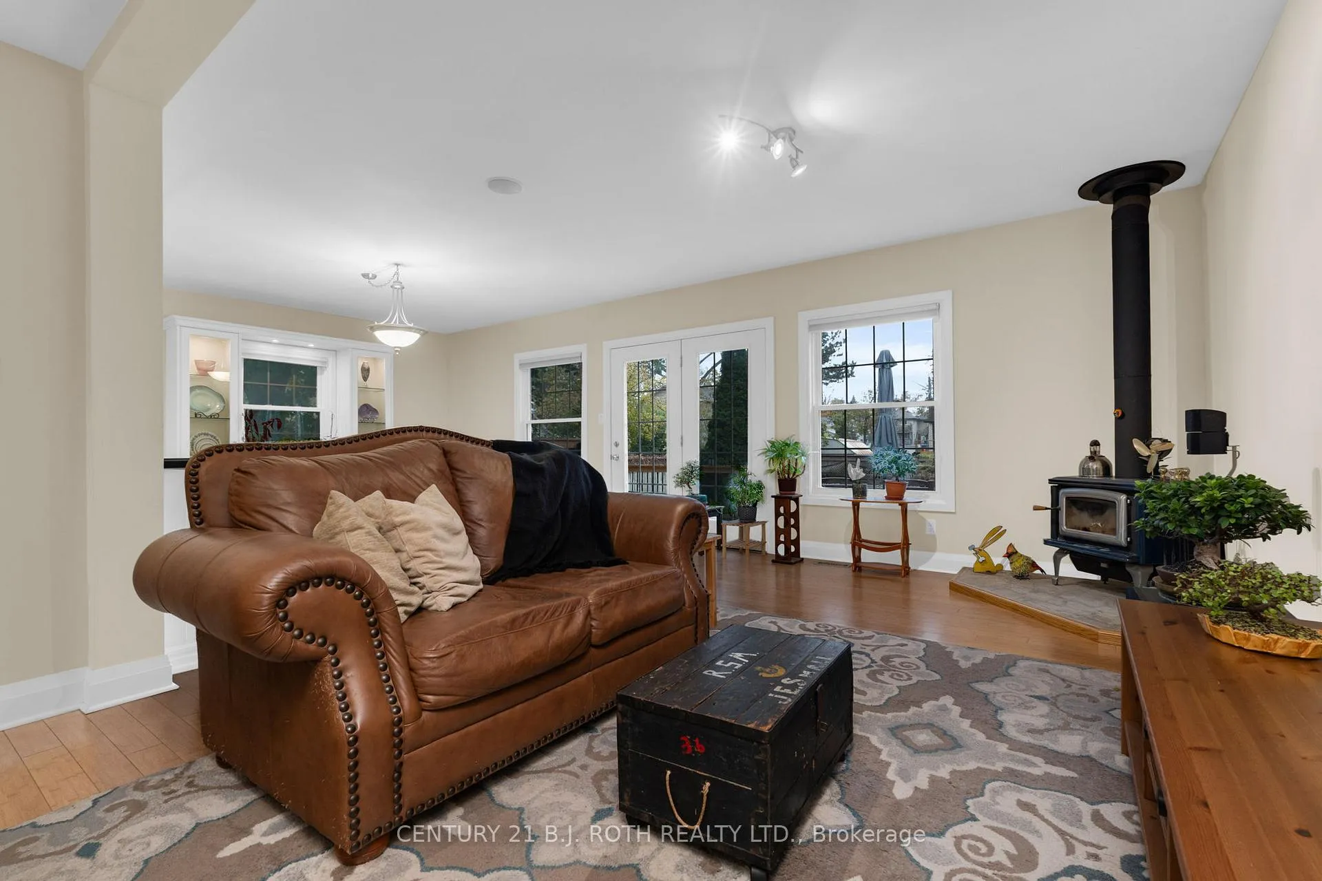 Photo 12 of 93 Catherine Avenue, Aurora, Aurora Village — HOMEH