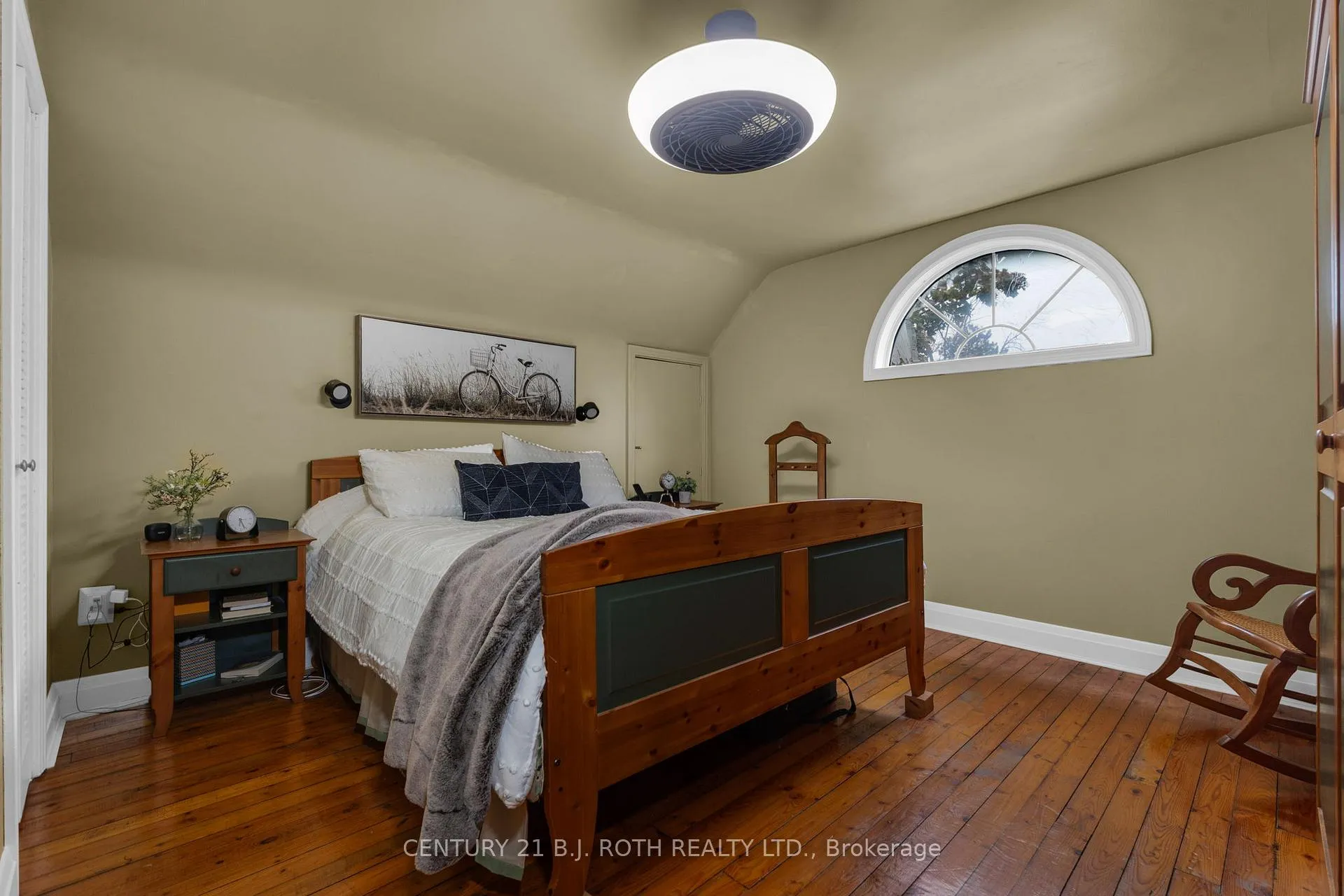 Photo 14 of 93 Catherine Avenue, Aurora, Aurora Village — HOMEH
